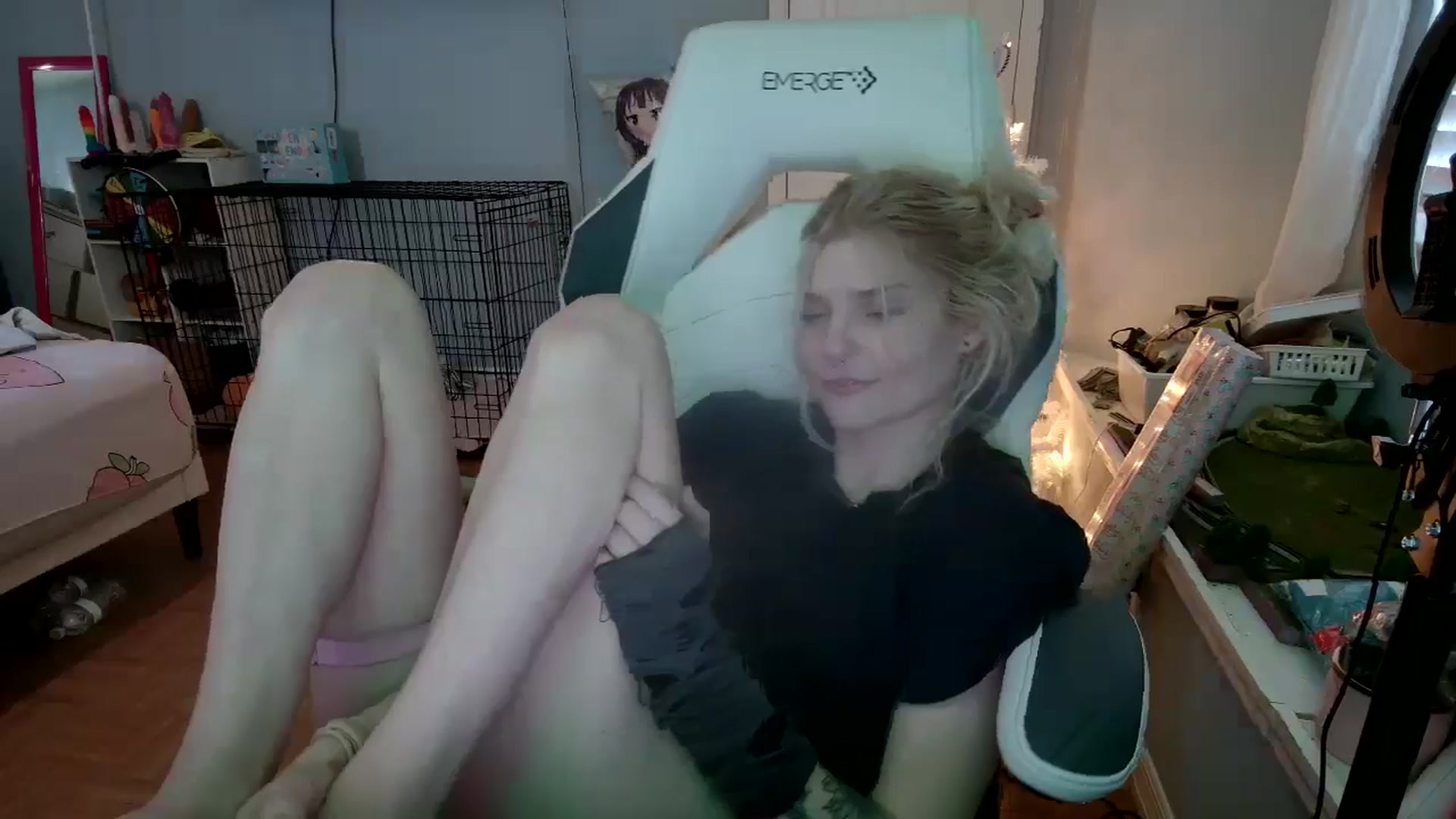 Gallery image thumbnail from DuckChan0's myfreecams stream on, 12/05/2024, 16:39 image 18 of 20
