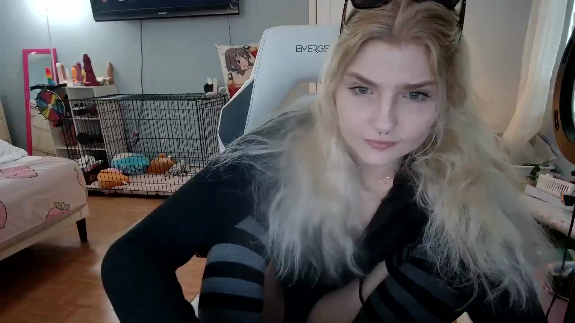 Gallery image thumbnail from DuckChan0's myfreecams stream on, 12/07/2024, 17:19 image 8 of 20