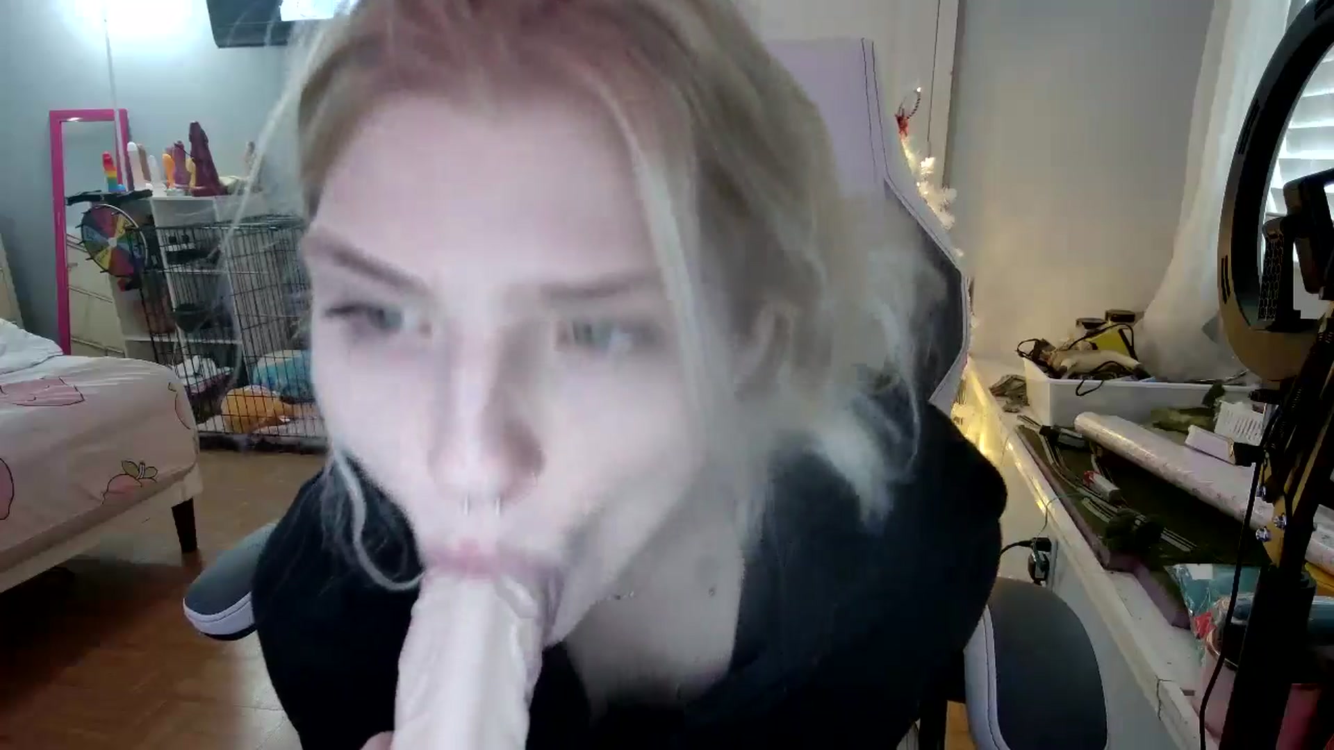 Gallery image thumbnail from DuckChan0's myfreecams stream on, 12/07/2024, 17:19 image 16 of 20