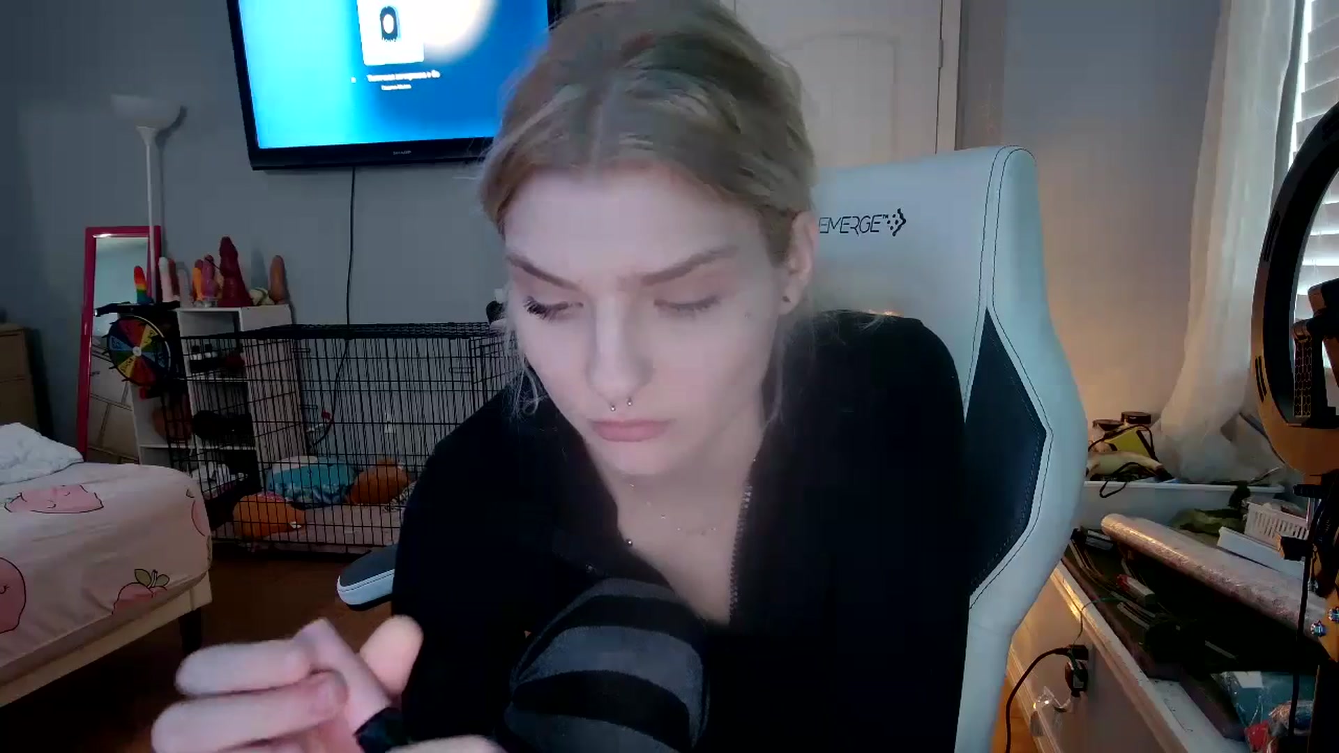 Gallery image thumbnail from DuckChan0's myfreecams stream on, 12/07/2024, 17:19 image 3 of 20