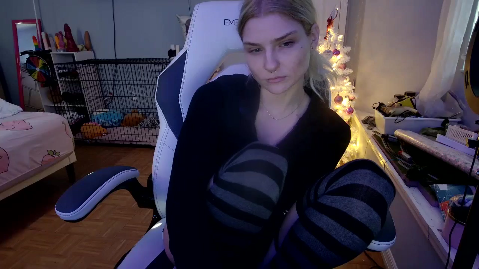 Gallery image thumbnail from DuckChan0's myfreecams stream on, 12/07/2024, 17:19 image 1 of 20
