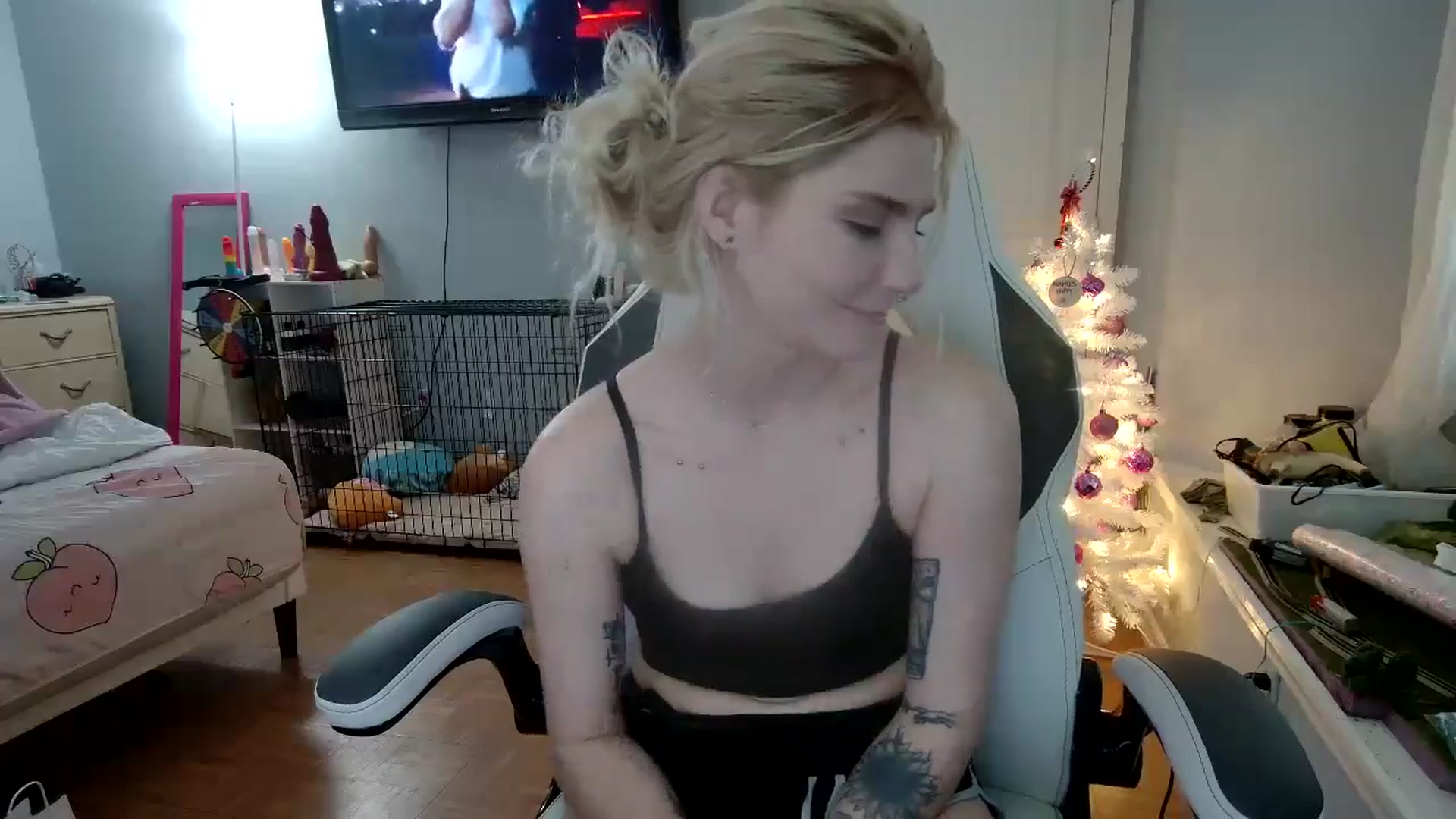 Gallery image thumbnail from DuckChan0's myfreecams stream on, 12/07/2024, 19:01 image 4 of 20