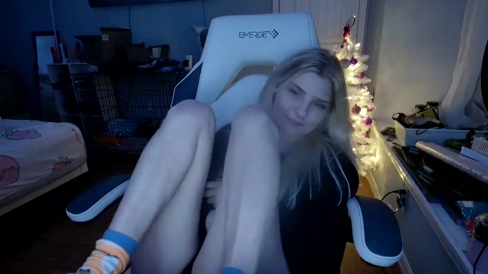 Gallery image thumbnail from DuckChan0's myfreecams stream on, 12/08/2024, 03:20 image 20 of 20