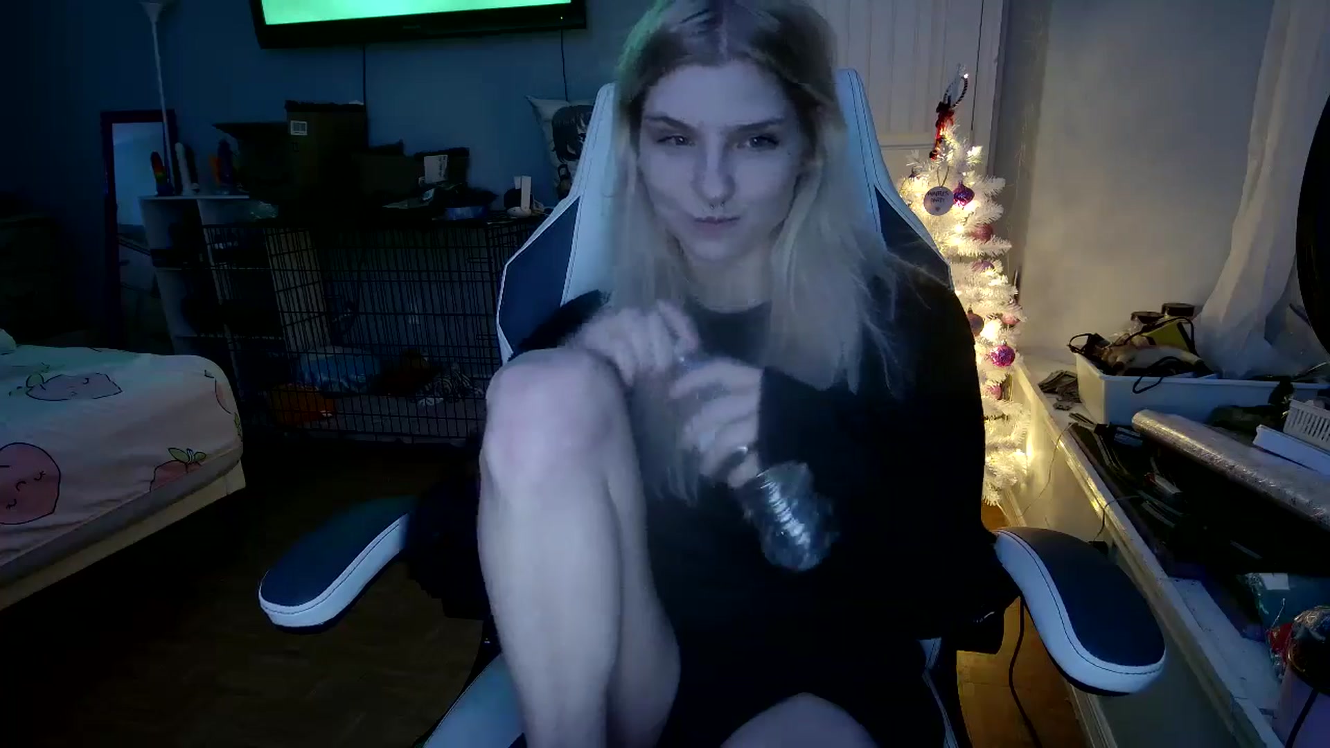 Gallery image thumbnail from DuckChan0's myfreecams stream on, 12/08/2024, 03:20 image 3 of 20