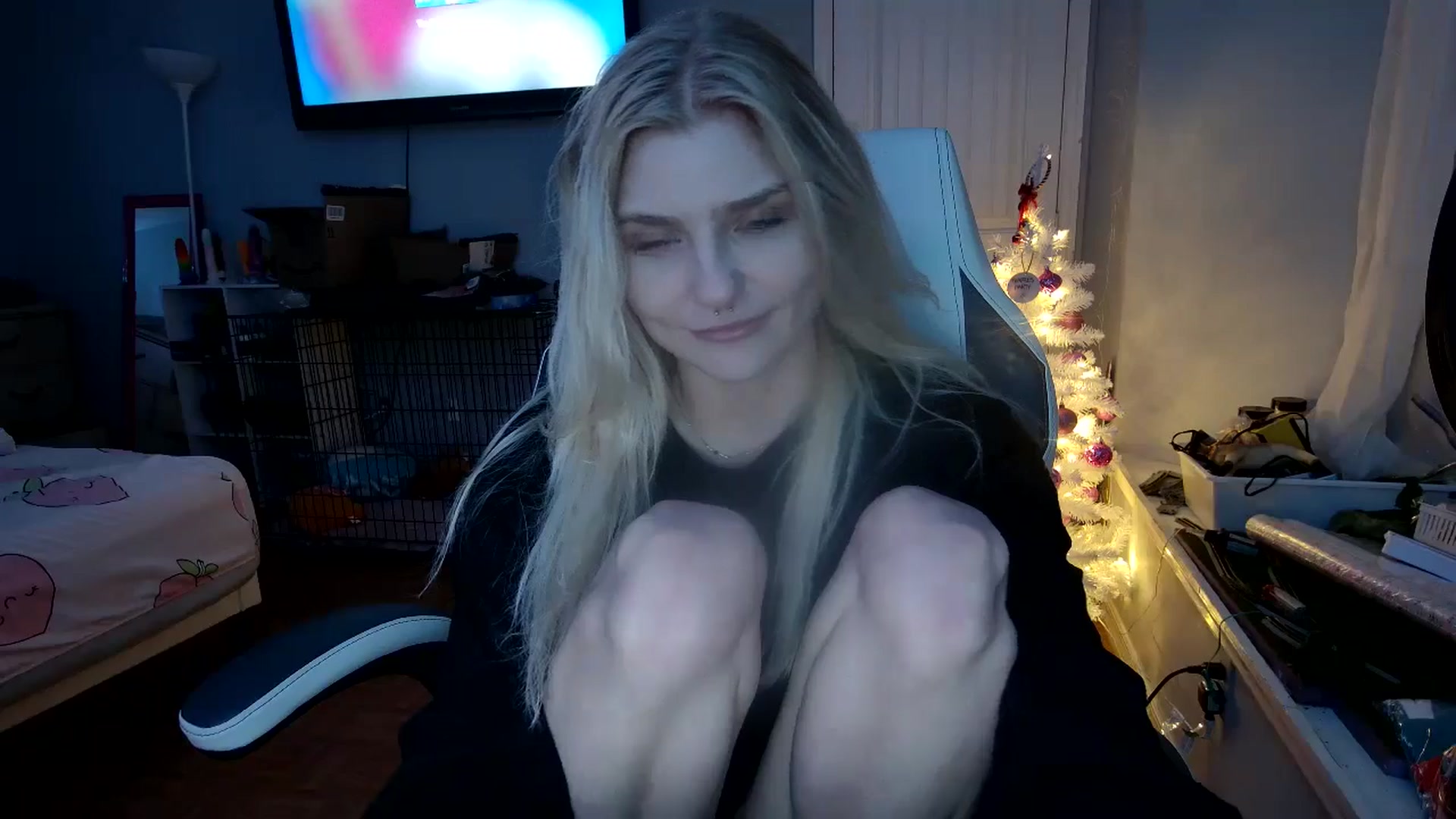 Gallery image thumbnail from DuckChan0's myfreecams stream on, 12/08/2024, 03:20 image 17 of 20