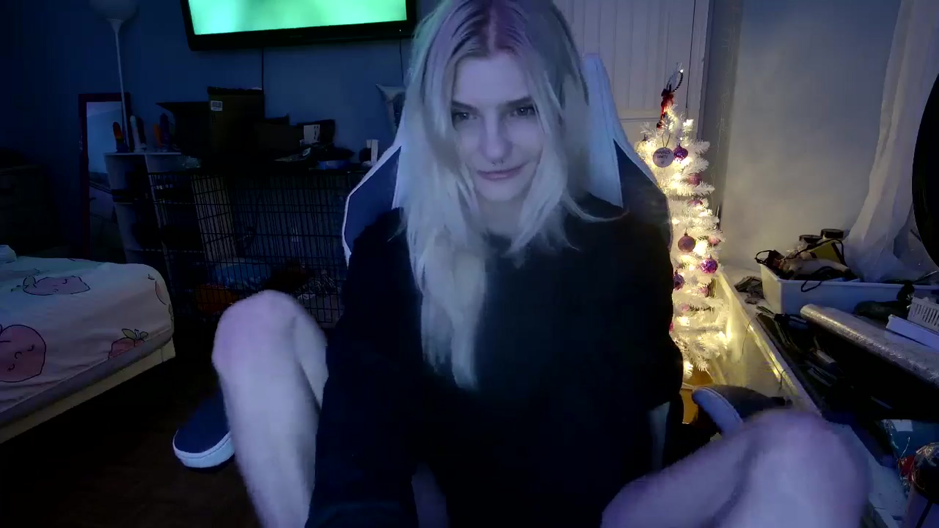 Gallery image thumbnail from DuckChan0's myfreecams stream on, 12/08/2024, 03:20 image 4 of 20