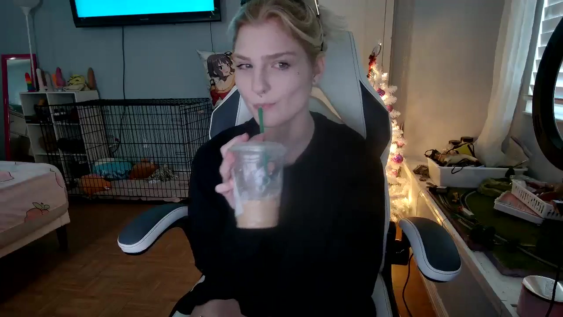 Gallery image thumbnail from DuckChan0's myfreecams stream on, 12/08/2024, 17:42 image 4 of 20