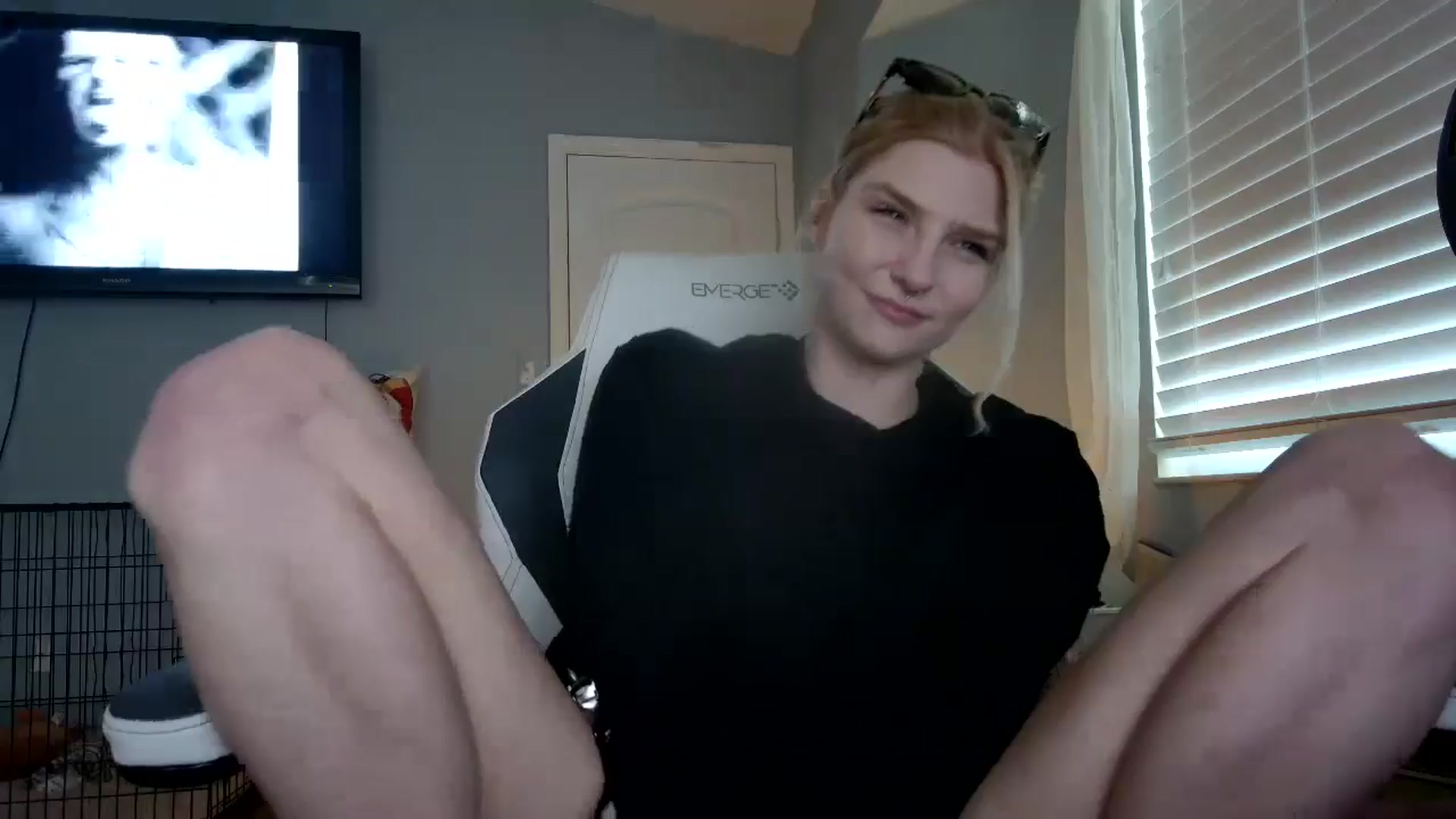 Gallery image thumbnail from DuckChan0's myfreecams stream on, 12/08/2024, 17:42 image 16 of 20