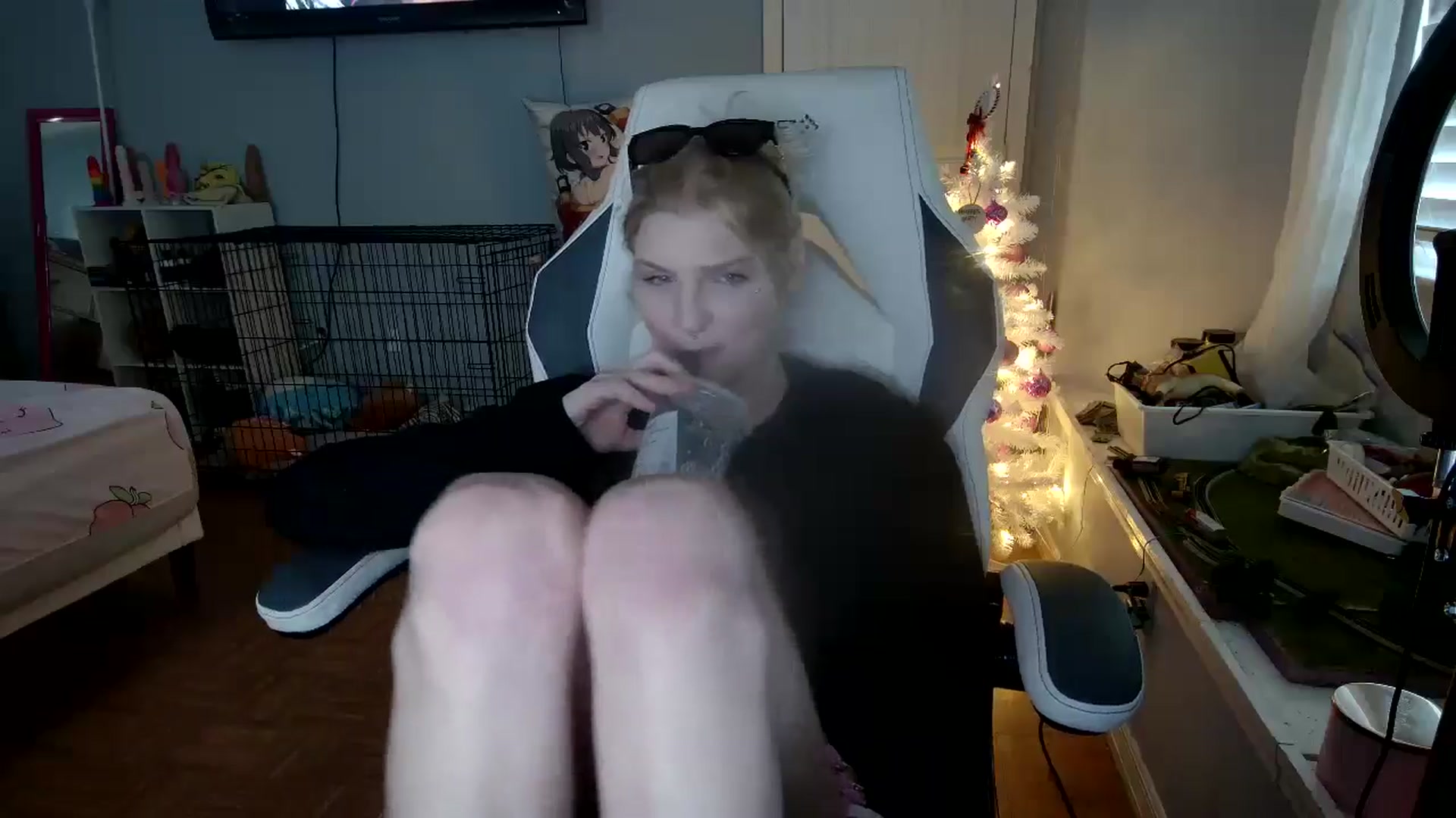 Gallery image thumbnail from DuckChan0's myfreecams stream on, 12/08/2024, 17:42 image 12 of 20