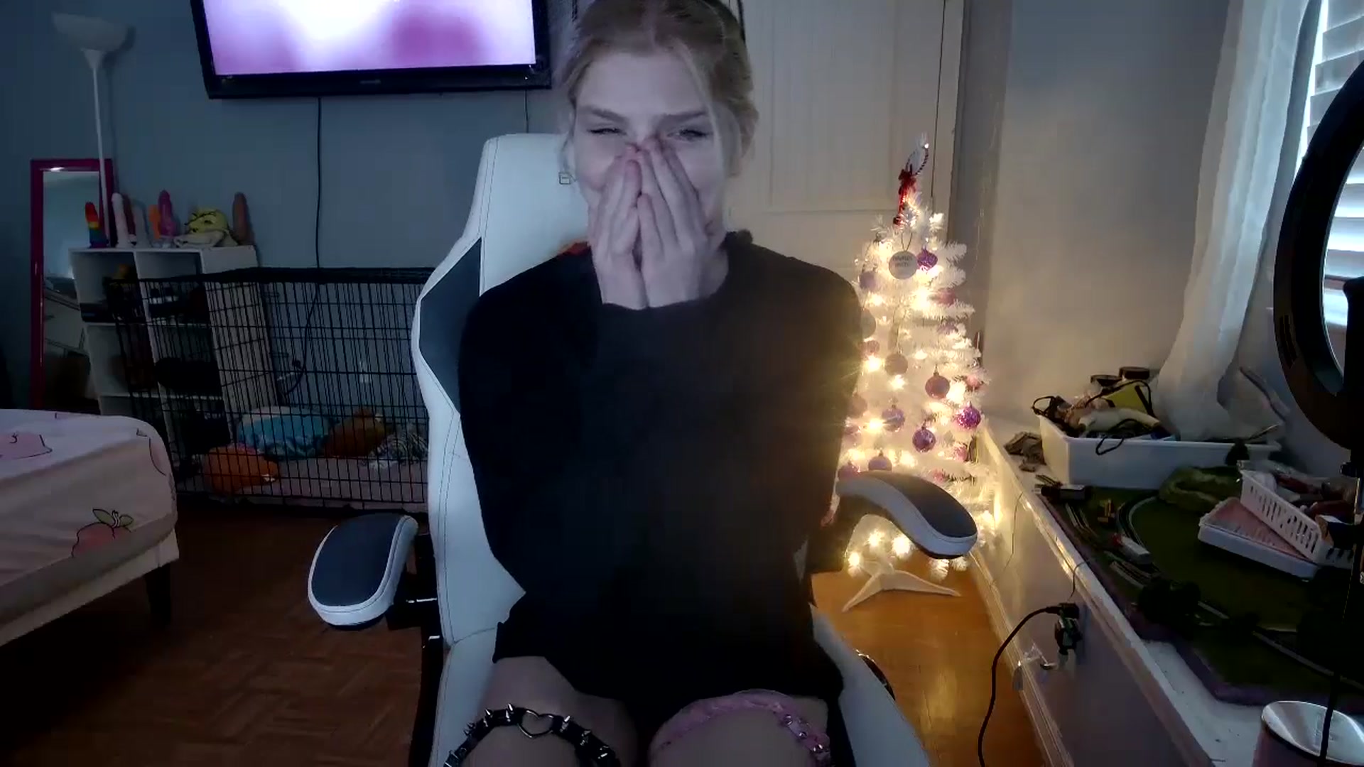 Gallery image thumbnail from DuckChan0's myfreecams stream on, 12/08/2024, 17:42 image 20 of 20