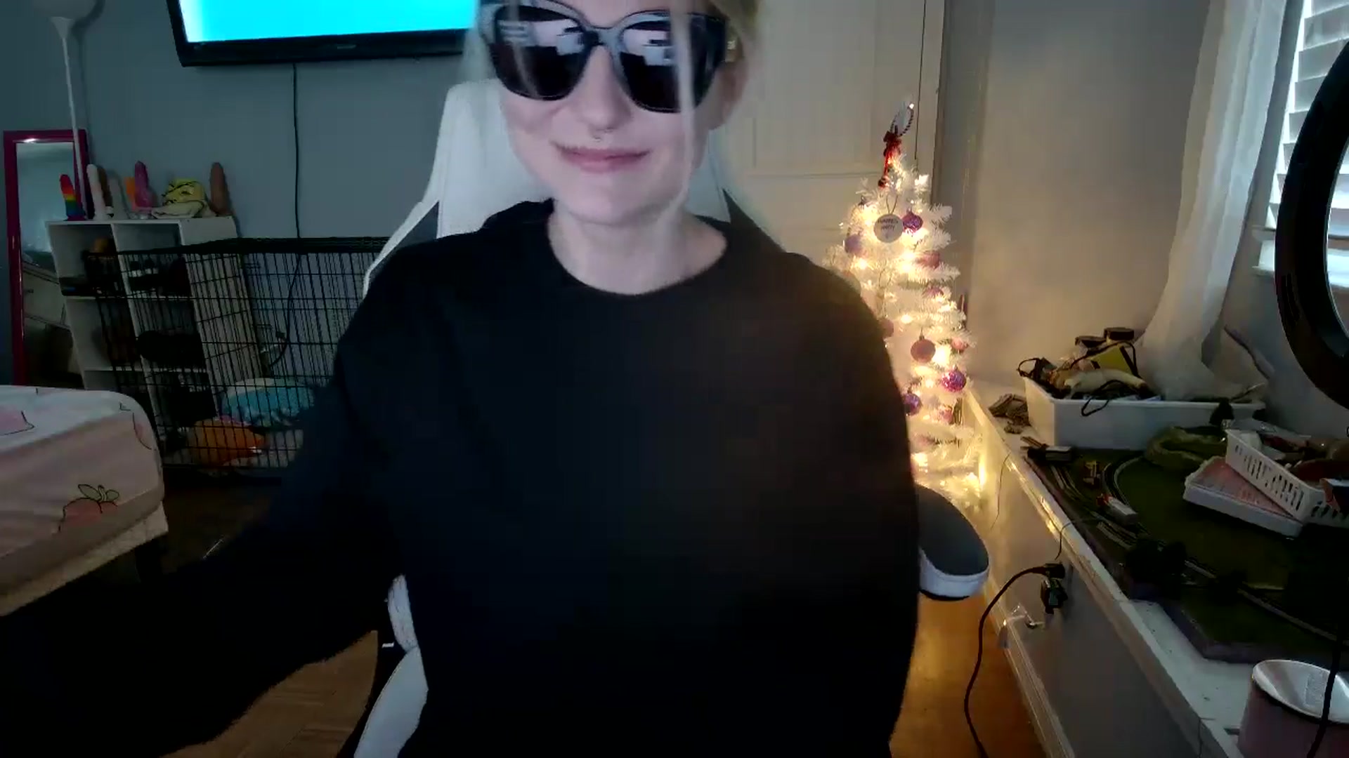 Gallery image thumbnail from DuckChan0's myfreecams stream on, 12/08/2024, 17:42 image 3 of 20