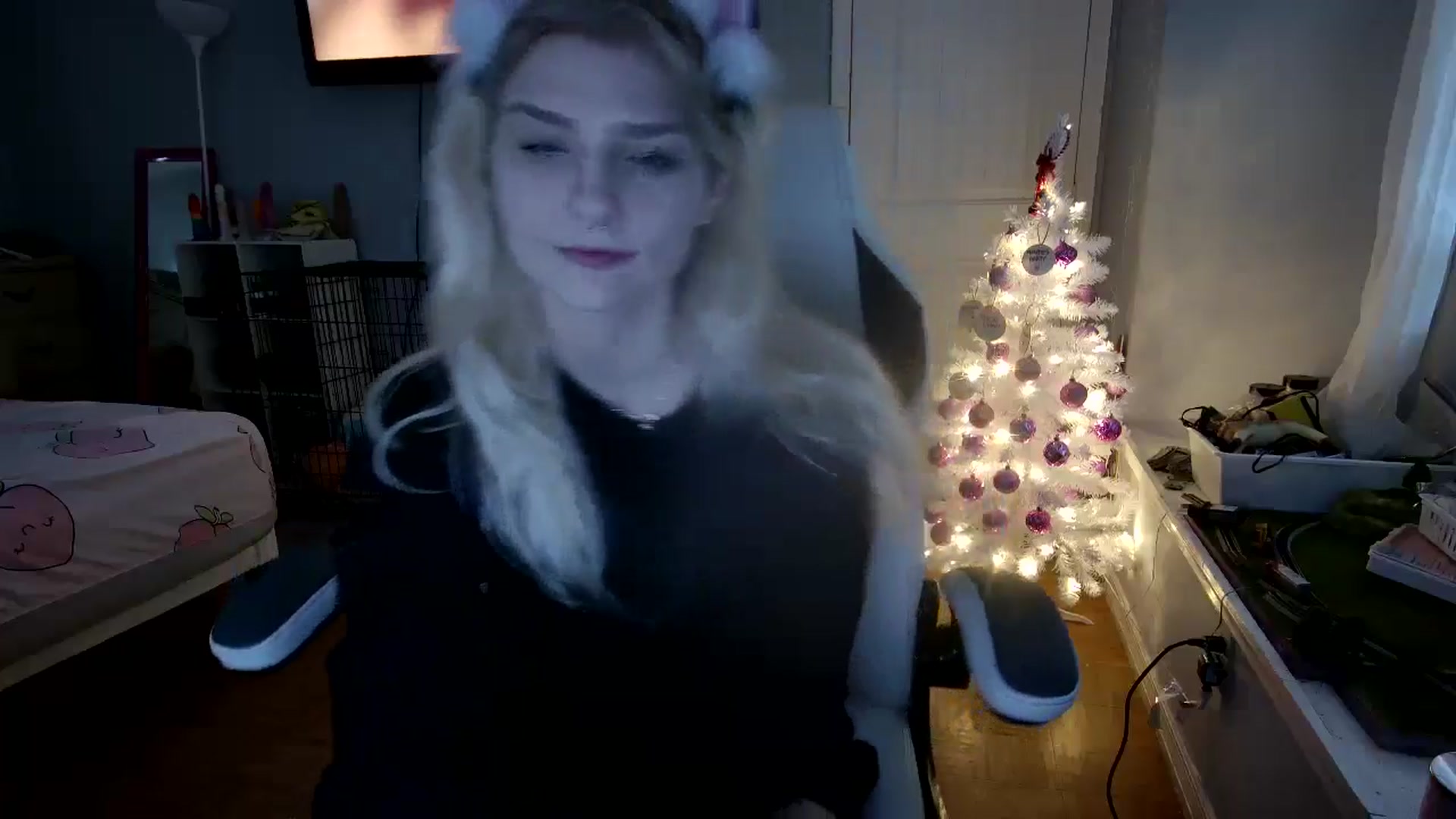 Gallery image thumbnail from DuckChan0's myfreecams stream on, 12/08/2024, 18:14 image 9 of 20