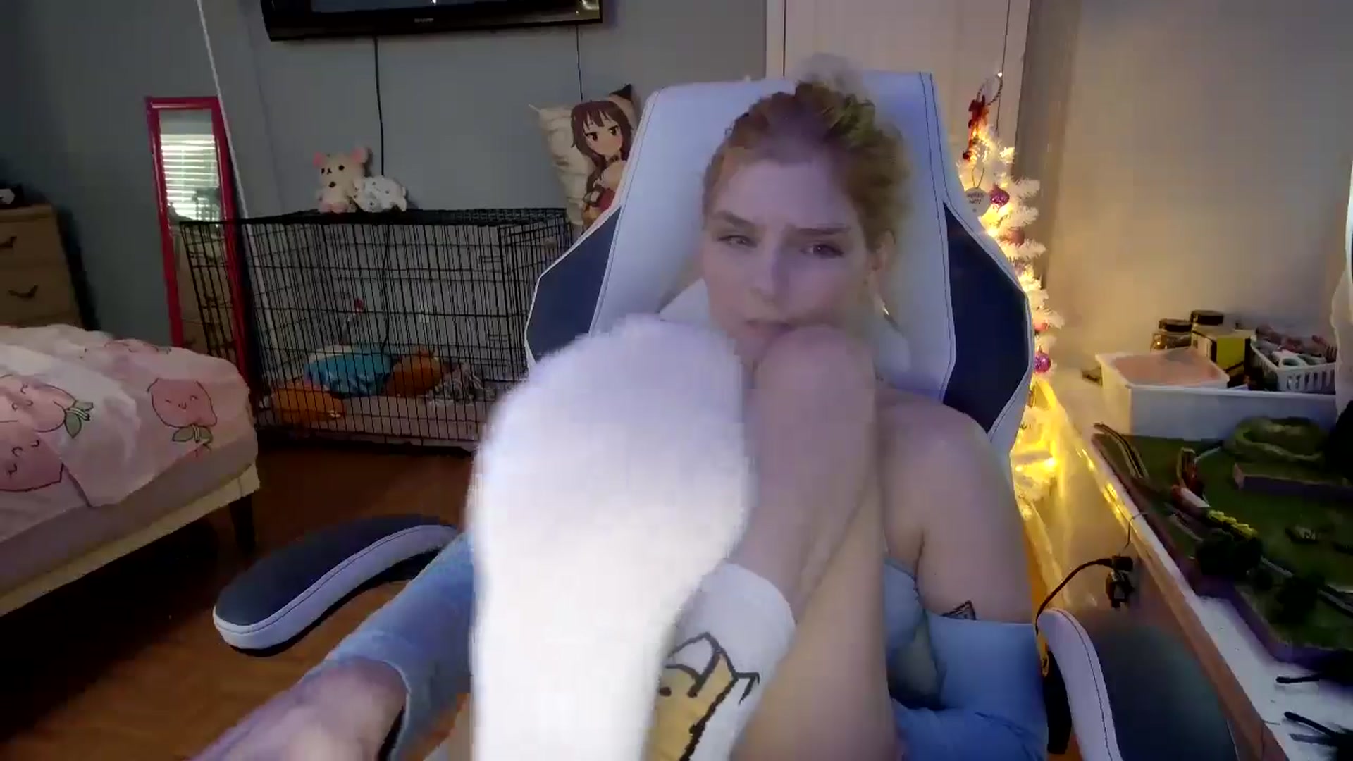 Gallery image thumbnail from DuckChan0's myfreecams stream on, 12/09/2024, 14:58 image 6 of 20