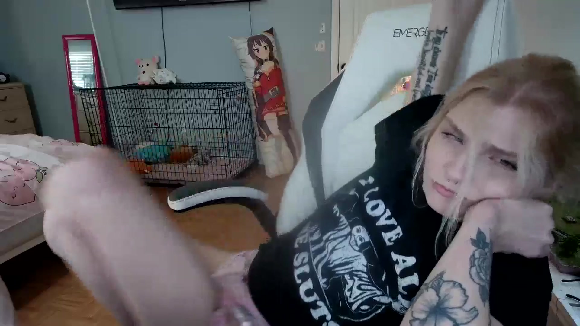 Gallery image thumbnail from DuckChan0's myfreecams stream on, 12/09/2024, 16:04 image 6 of 20