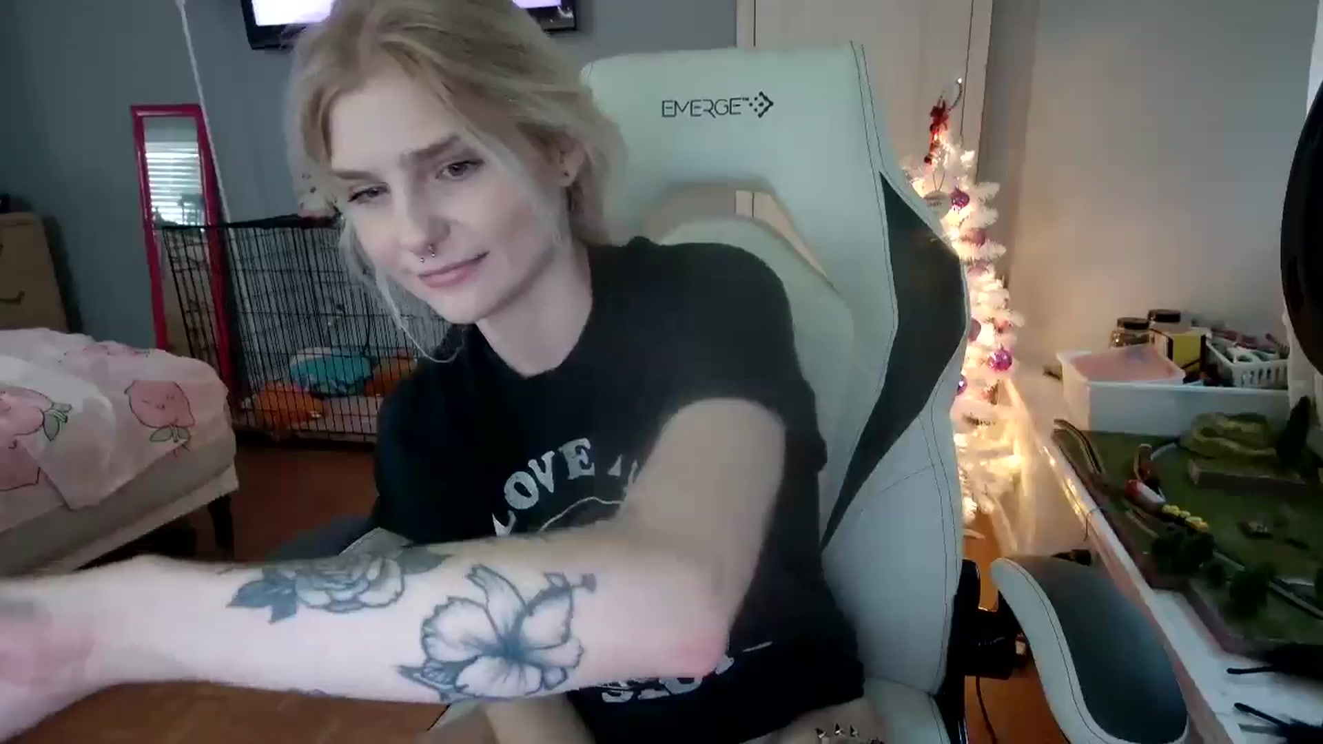 Gallery image thumbnail from DuckChan0's myfreecams stream on, 12/09/2024, 16:04 image 14 of 20