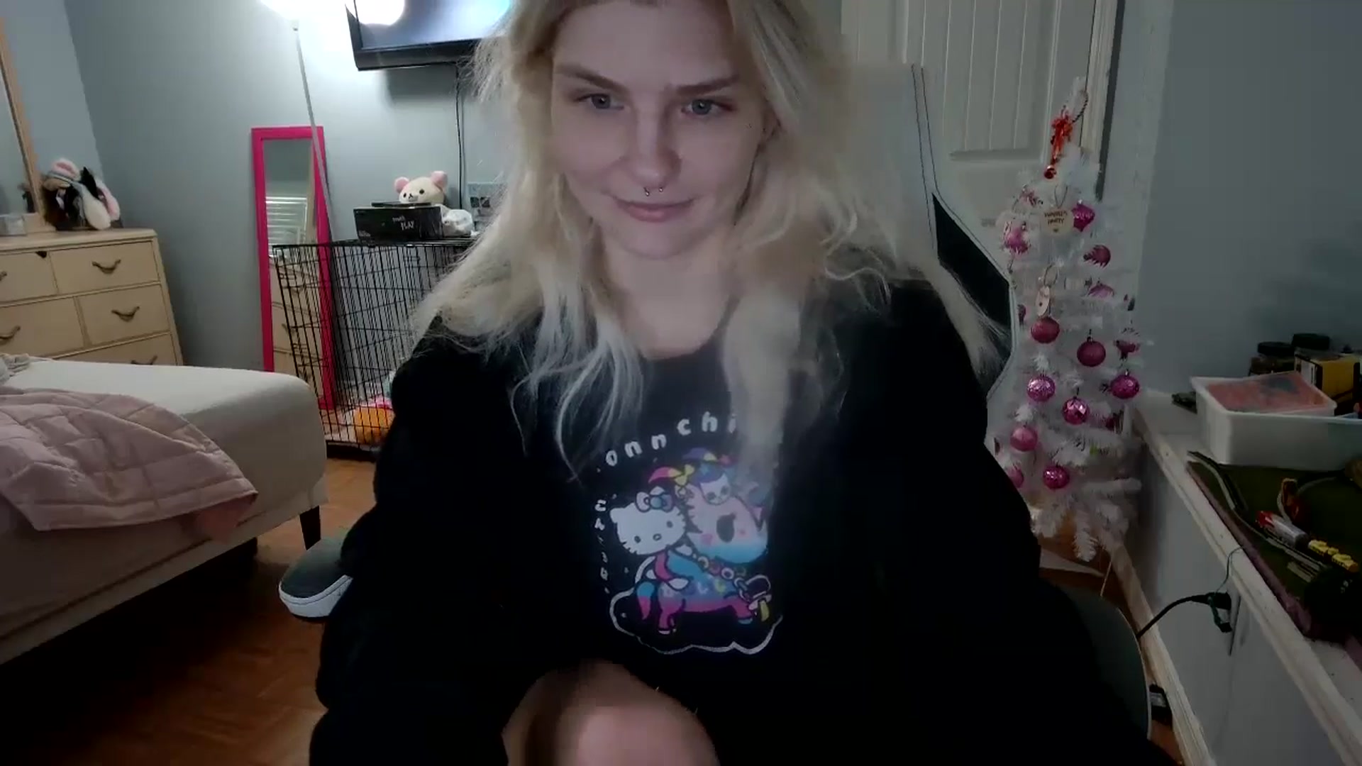Gallery image thumbnail from DuckChan0's myfreecams stream on, 12/10/2024, 13:56 image 12 of 20
