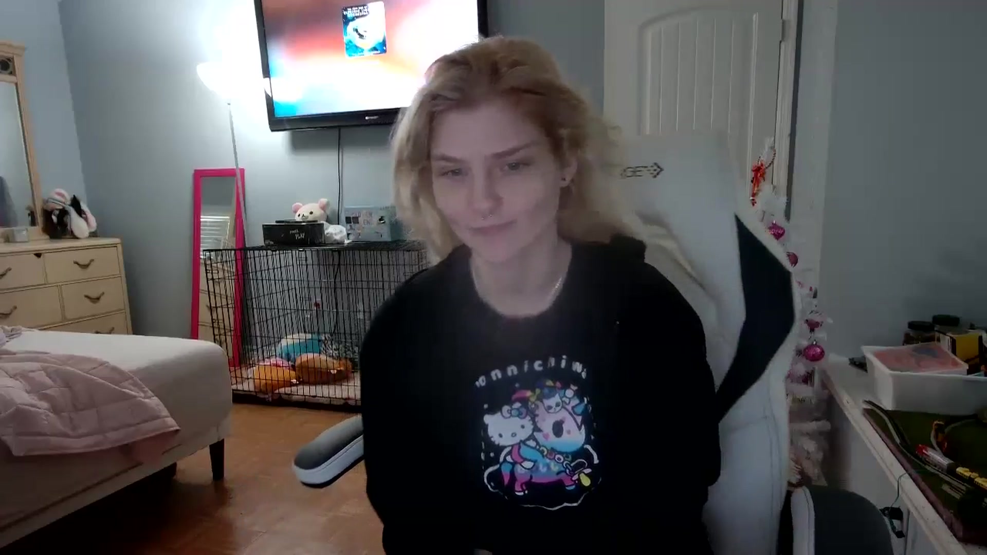 Gallery image thumbnail from DuckChan0's myfreecams stream on, 12/10/2024, 13:56 image 13 of 20
