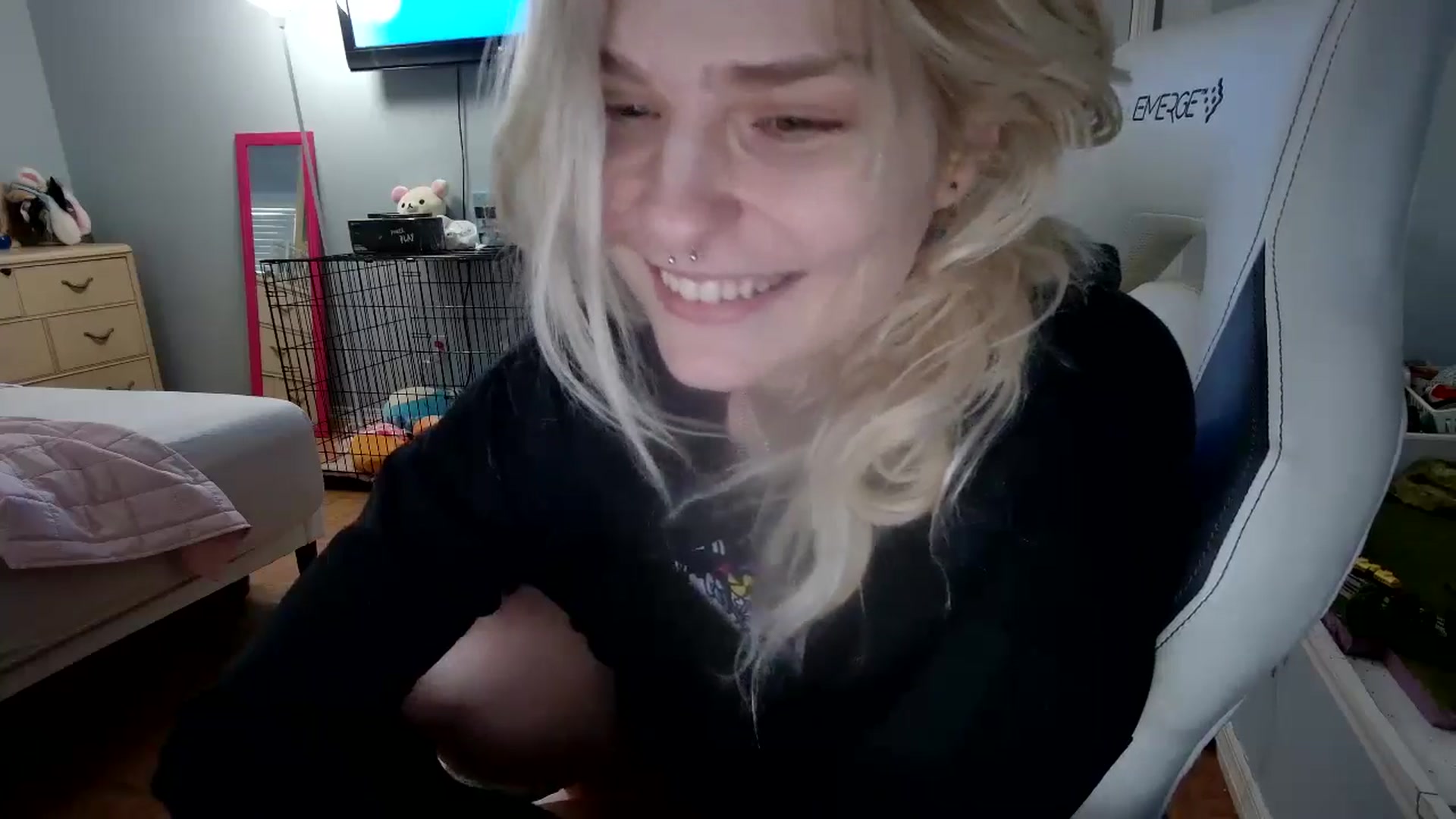 Gallery image thumbnail from DuckChan0's myfreecams stream on, 12/10/2024, 13:56 image 4 of 20