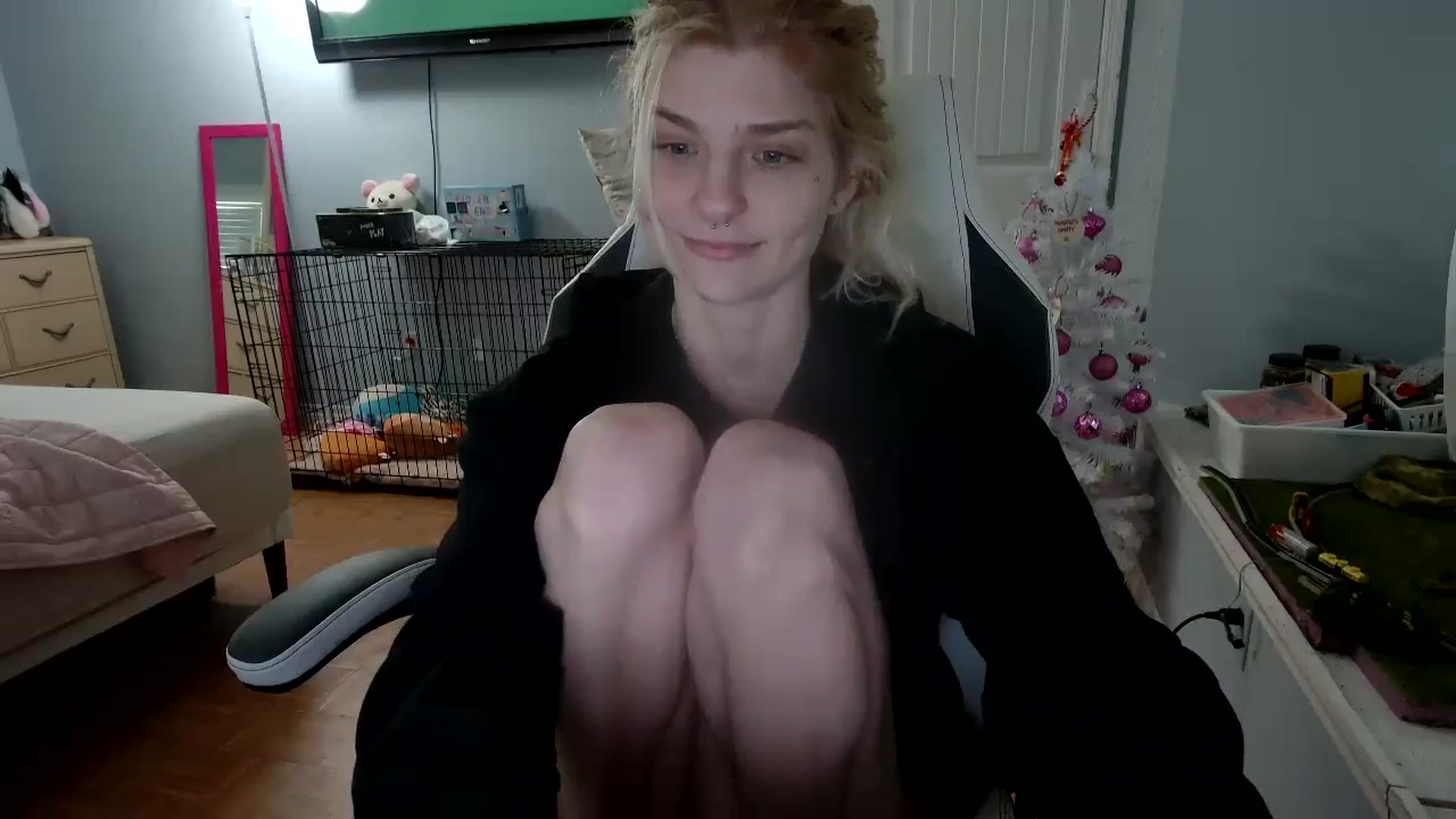Gallery image thumbnail from DuckChan0's myfreecams stream on, 12/10/2024, 13:56 image 2 of 20