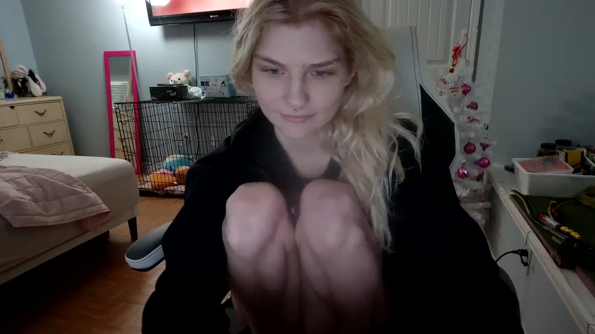 Gallery image thumbnail from DuckChan0's myfreecams stream on, 12/10/2024, 13:56 image 7 of 20