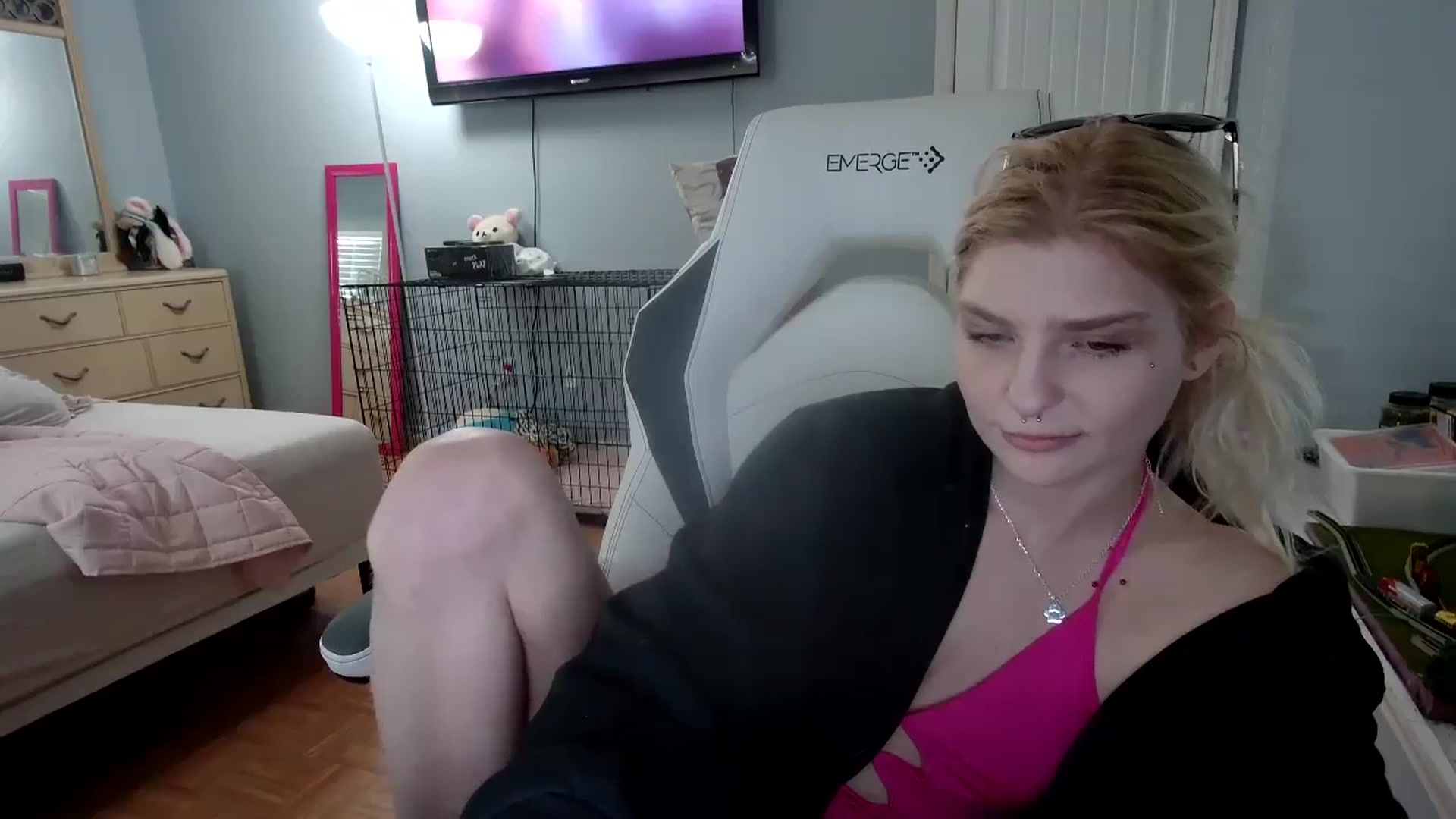 Gallery image thumbnail from DuckChan0's myfreecams stream on, 12/10/2024, 16:05 image 19 of 20