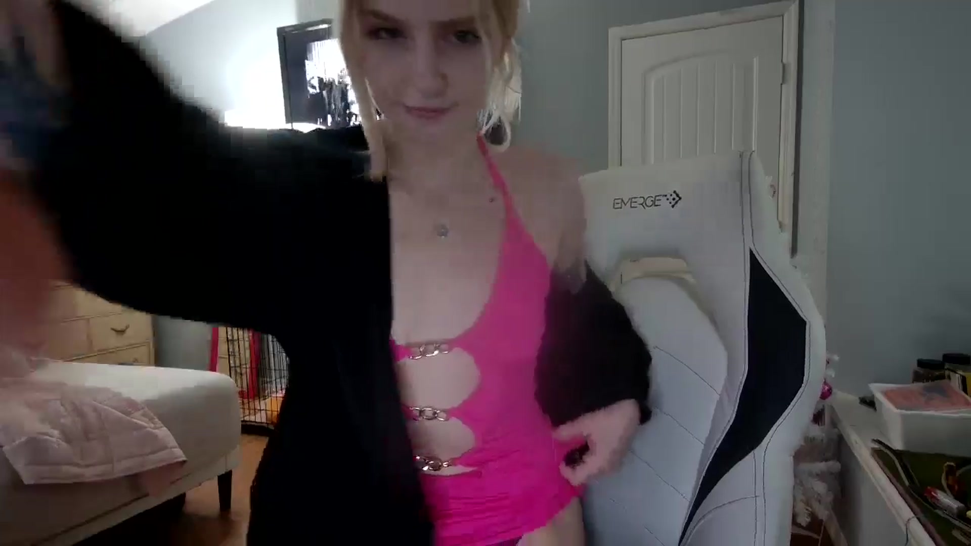 Gallery image thumbnail from DuckChan0's myfreecams stream on, 12/10/2024, 16:05 image 9 of 20
