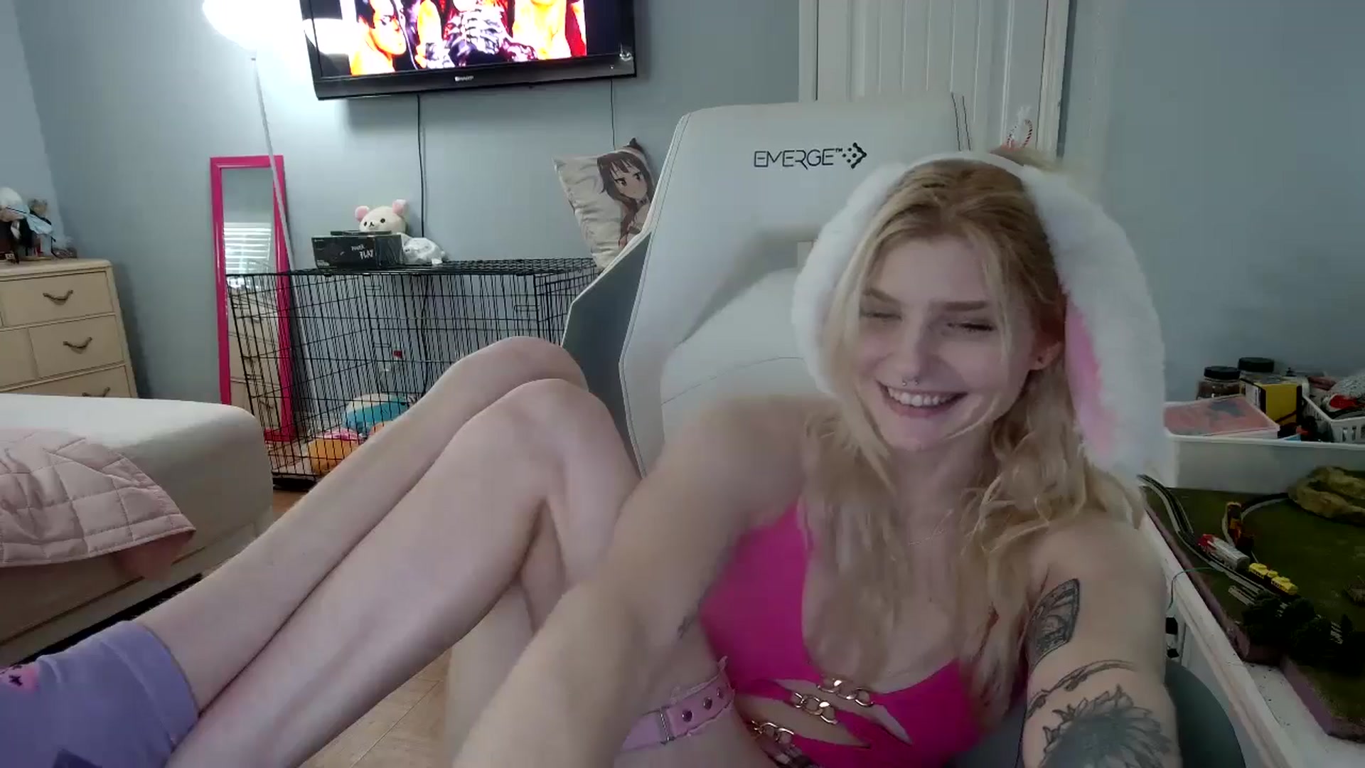 Gallery image thumbnail from DuckChan0's myfreecams stream on, 12/10/2024, 16:56 image 11 of 20