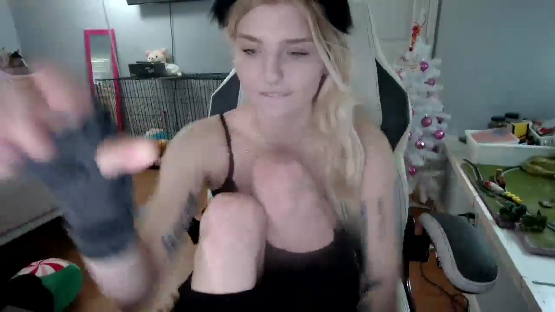 Gallery image thumbnail from DuckChan0's myfreecams stream on, 12/11/2024, 16:24 image 14 of 20