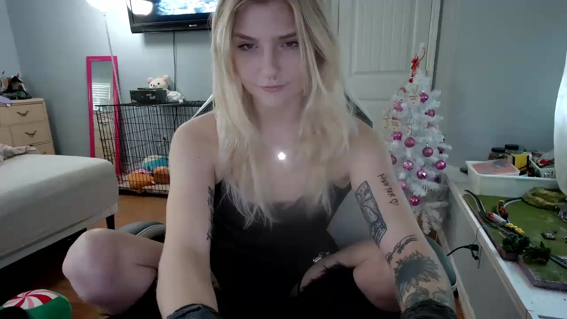 Gallery image thumbnail from DuckChan0's myfreecams stream on, 12/11/2024, 17:09 image 1 of 20