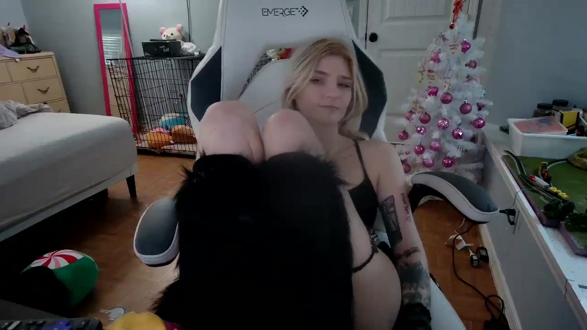 Gallery image thumbnail from DuckChan0's myfreecams stream on, 12/11/2024, 17:09 image 8 of 20