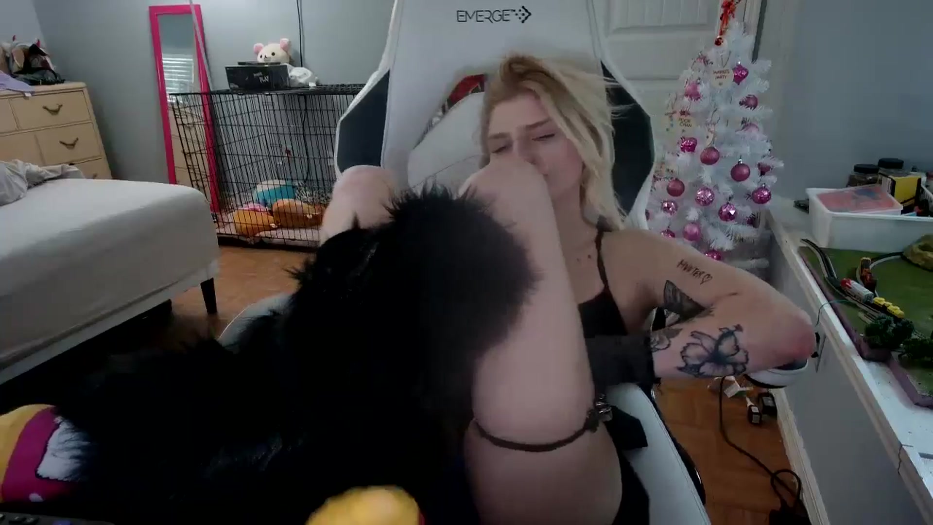 Gallery image thumbnail from DuckChan0's myfreecams stream on, 12/11/2024, 17:09 image 10 of 20