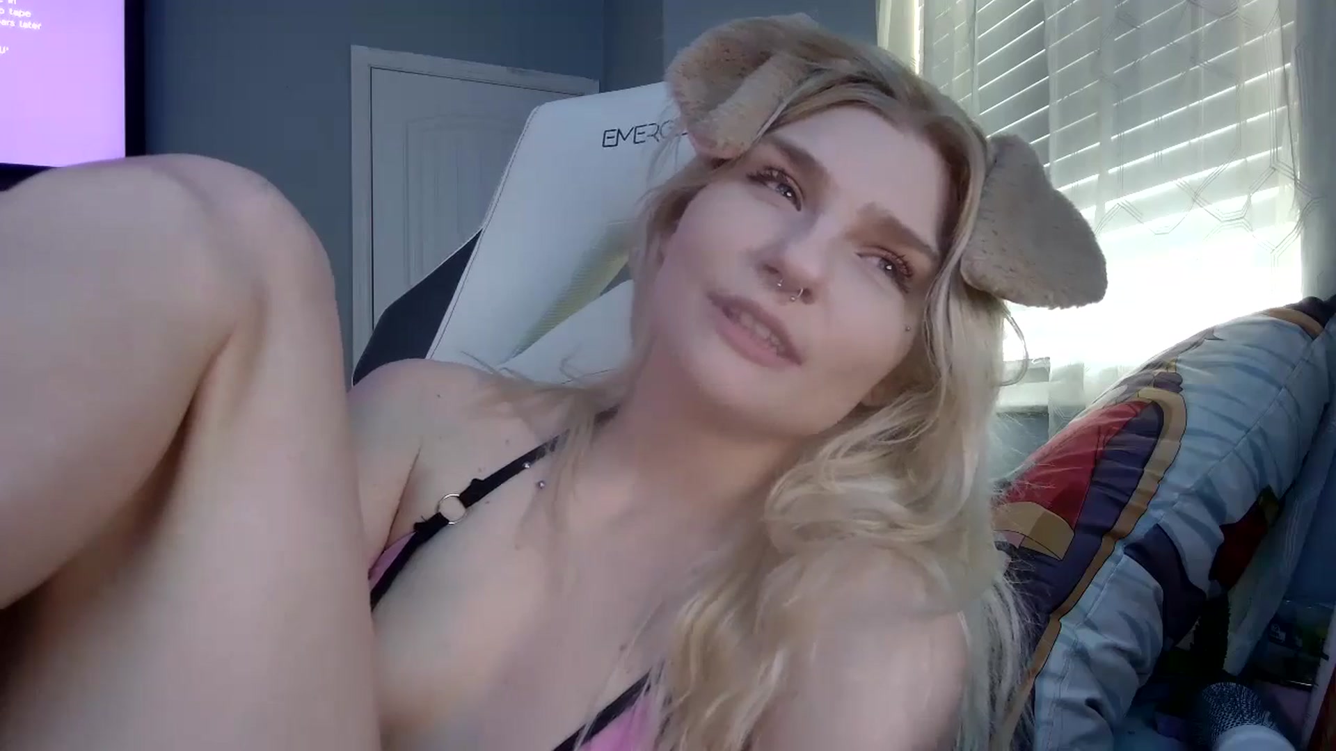 Gallery image thumbnail from DuckChan0's myfreecams stream on, 12/14/2024, 18:10 image 6 of 20