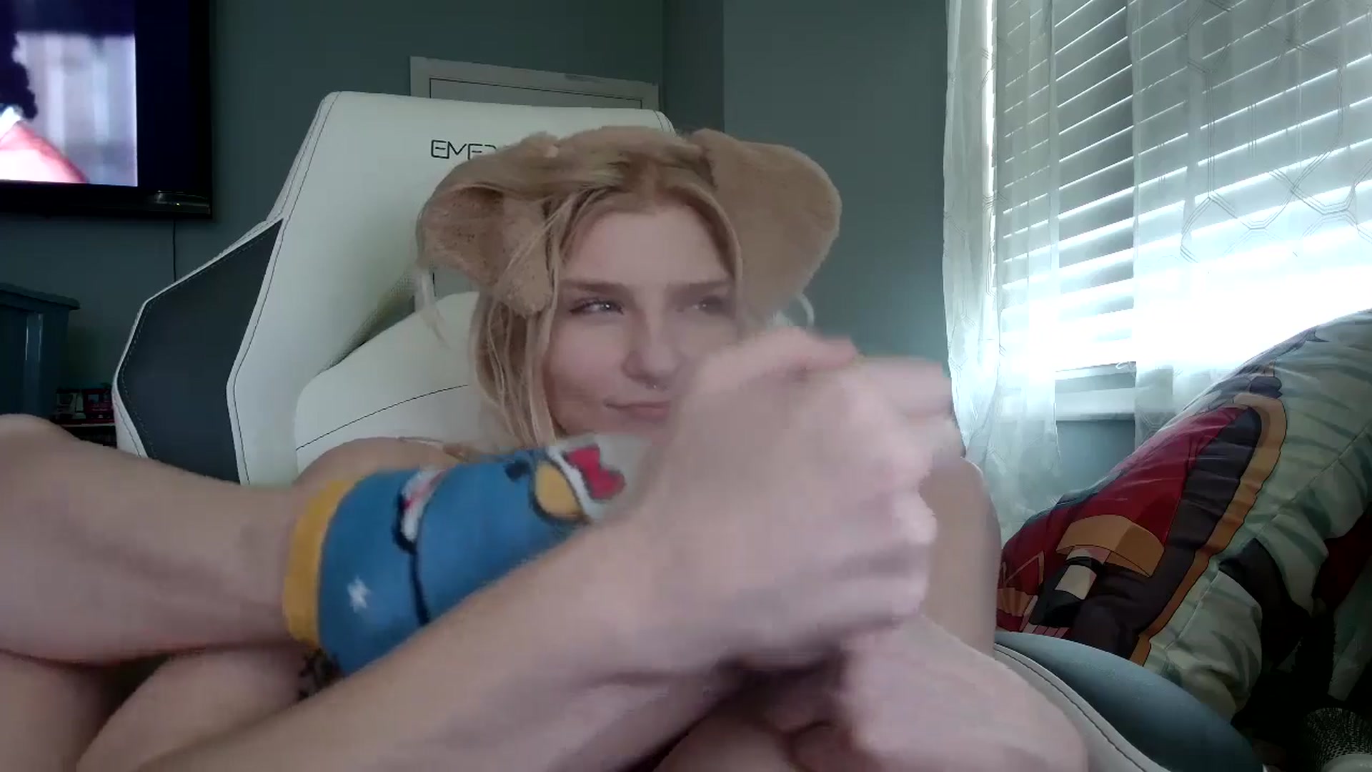 Gallery image thumbnail from DuckChan0's myfreecams stream on, 12/14/2024, 18:10 image 12 of 20