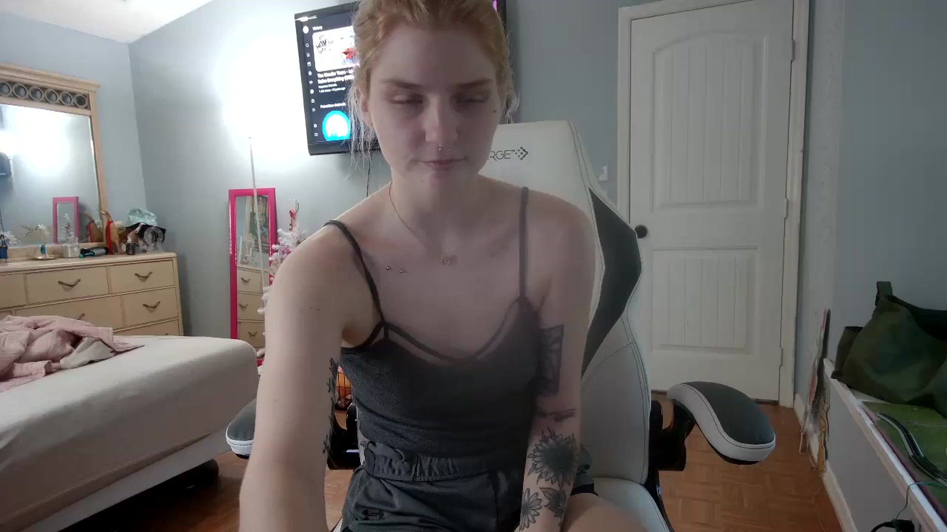 Gallery image thumbnail from DuckChan0's myfreecams stream on, 12/16/2024, 15:03 image 5 of 20