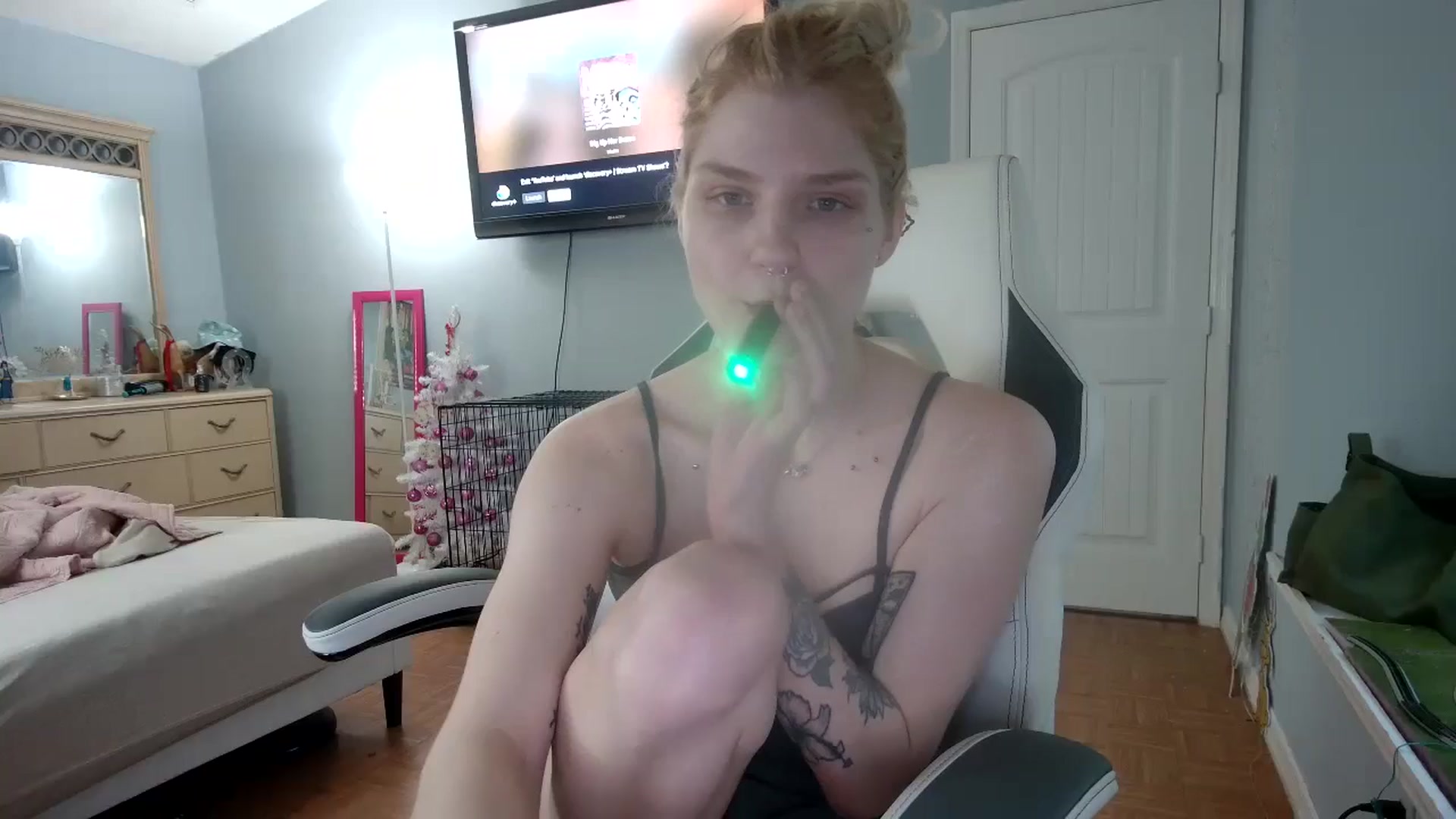 Gallery image thumbnail from DuckChan0's myfreecams stream on, 12/16/2024, 15:03 image 1 of 20