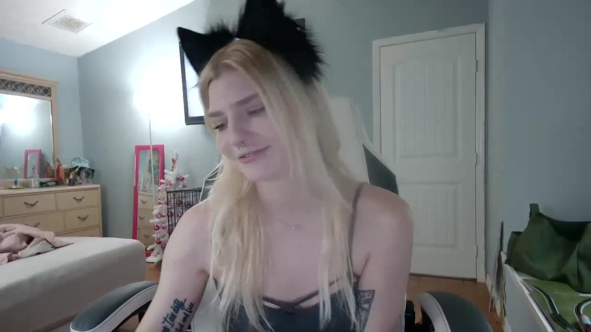 Gallery image thumbnail from DuckChan0's myfreecams stream on, 12/16/2024, 15:03 image 19 of 20