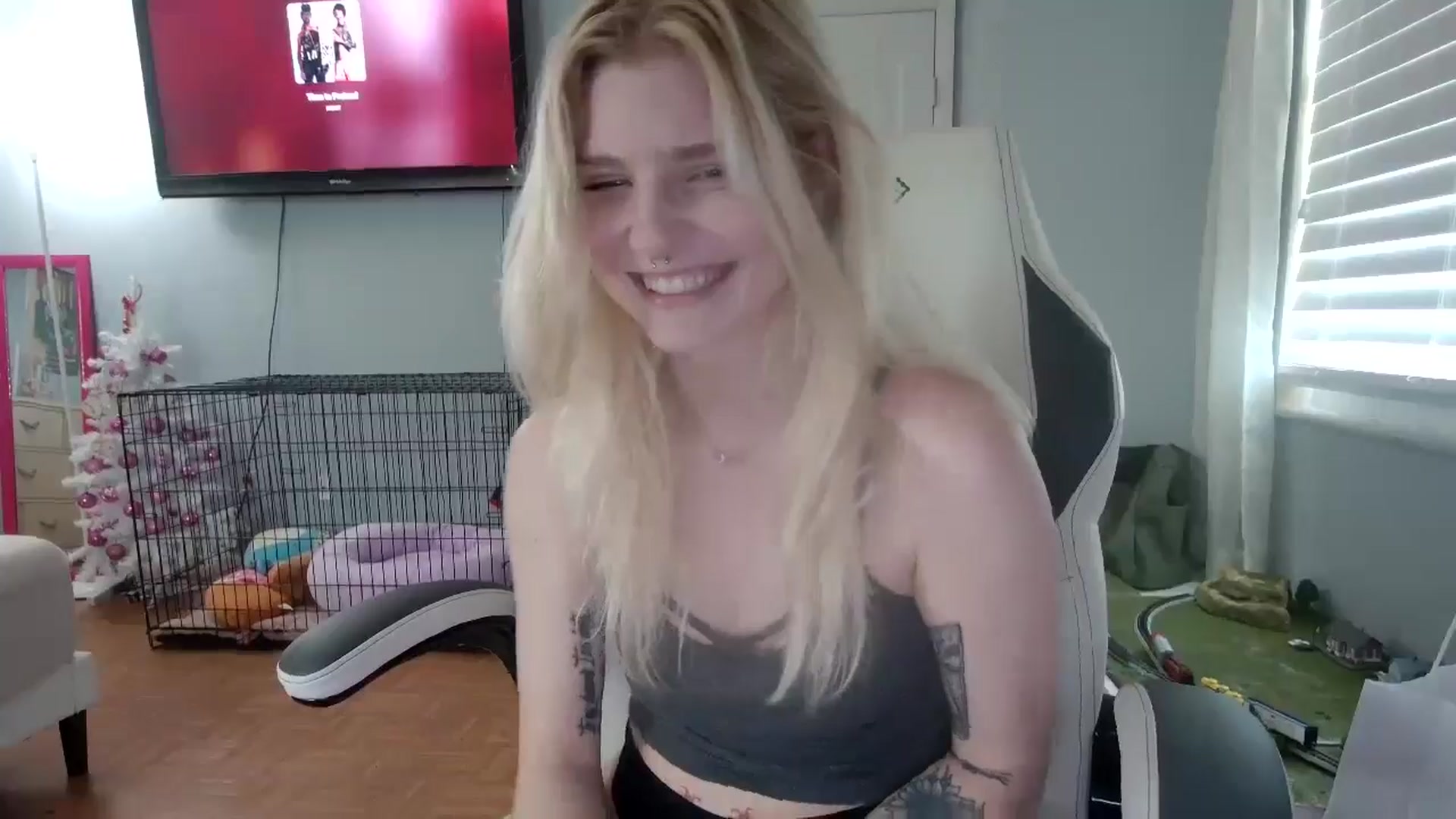 Gallery image thumbnail from DuckChan0's myfreecams stream on, 12/16/2024, 15:57 image 16 of 20