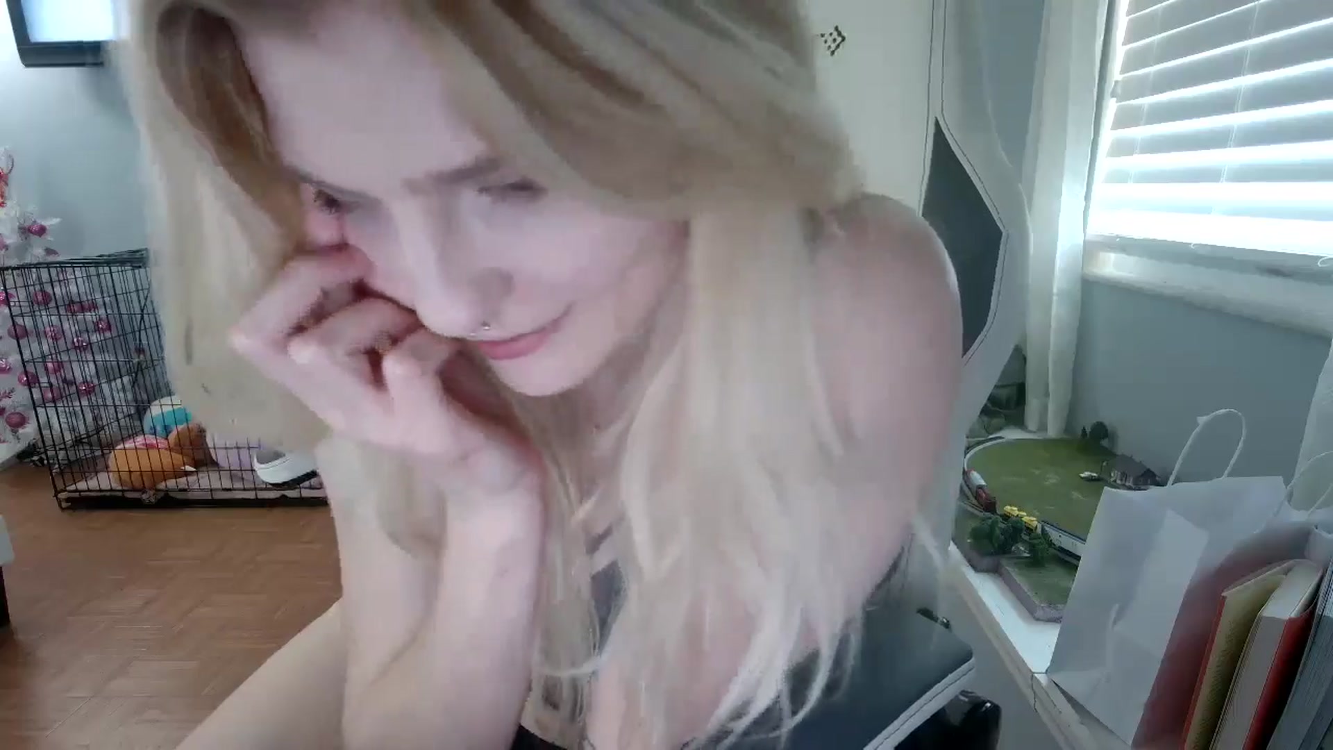 Gallery image thumbnail from DuckChan0's myfreecams stream on, 12/16/2024, 16:44 image 12 of 20