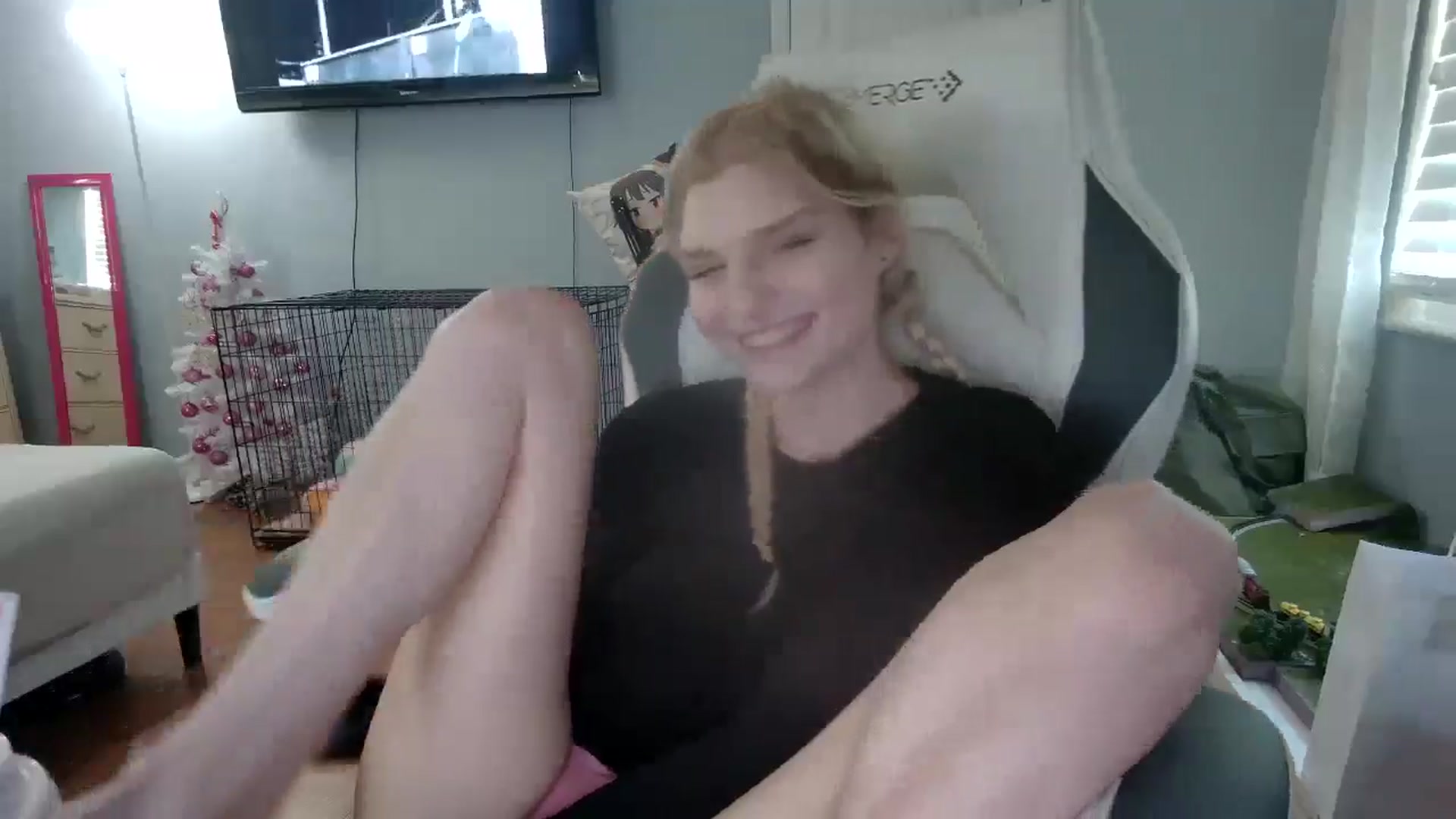 Gallery image thumbnail from DuckChan0's myfreecams stream on, 12/17/2024, 15:21 image 19 of 20