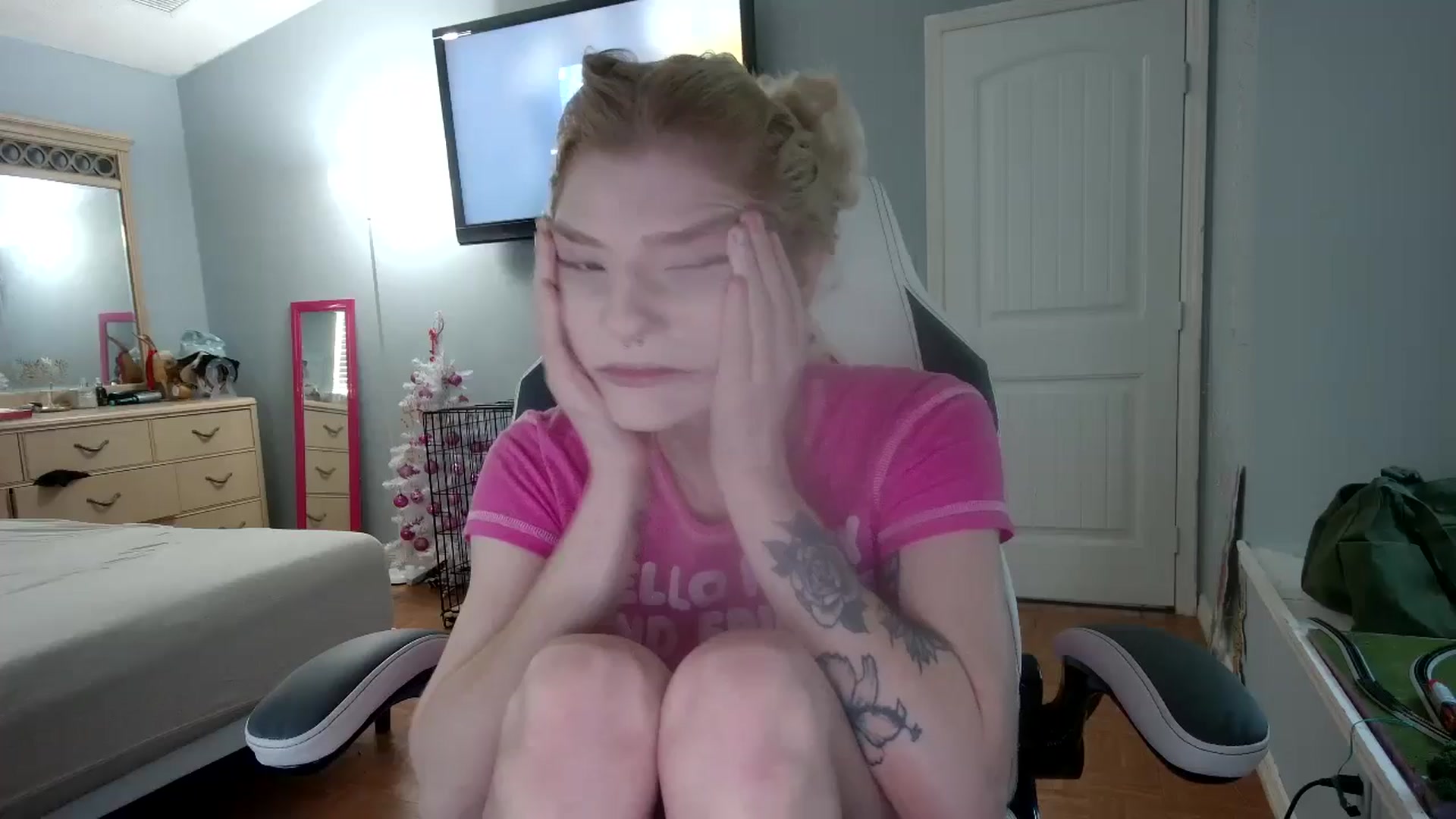 Gallery image thumbnail from DuckChan0's myfreecams stream on, 12/17/2024, 15:21 image 1 of 20