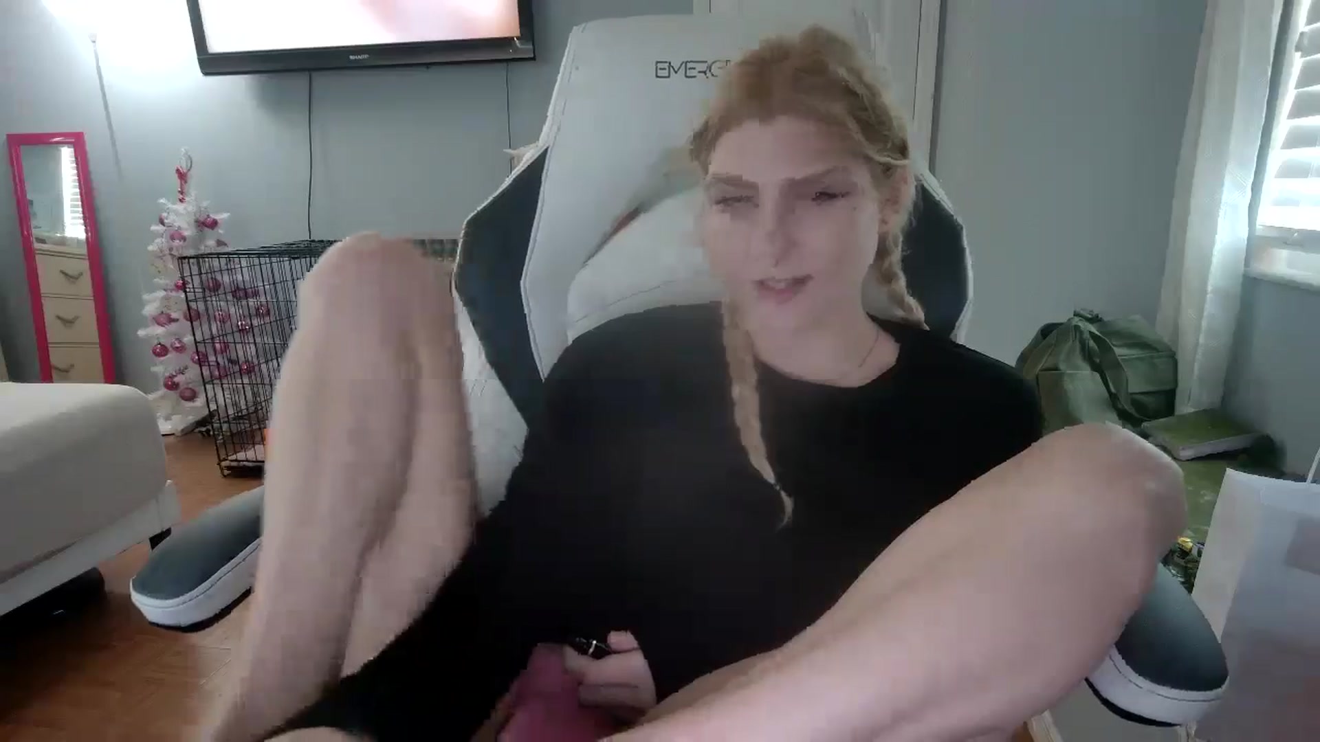 Gallery image thumbnail from DuckChan0's myfreecams stream on, 12/17/2024, 15:21 image 15 of 20
