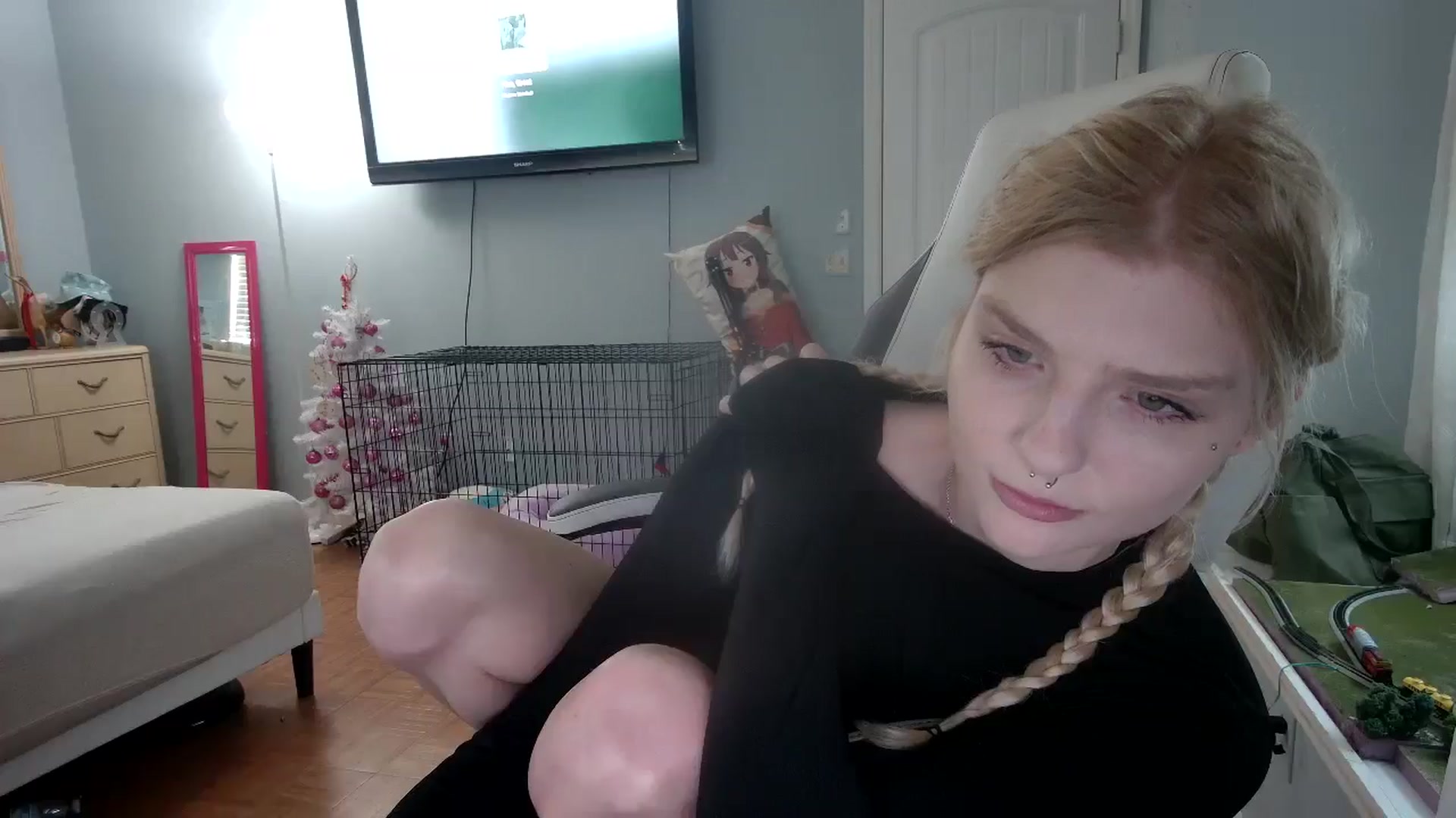 Gallery image thumbnail from DuckChan0's myfreecams stream on, 12/17/2024, 15:21 image 9 of 20