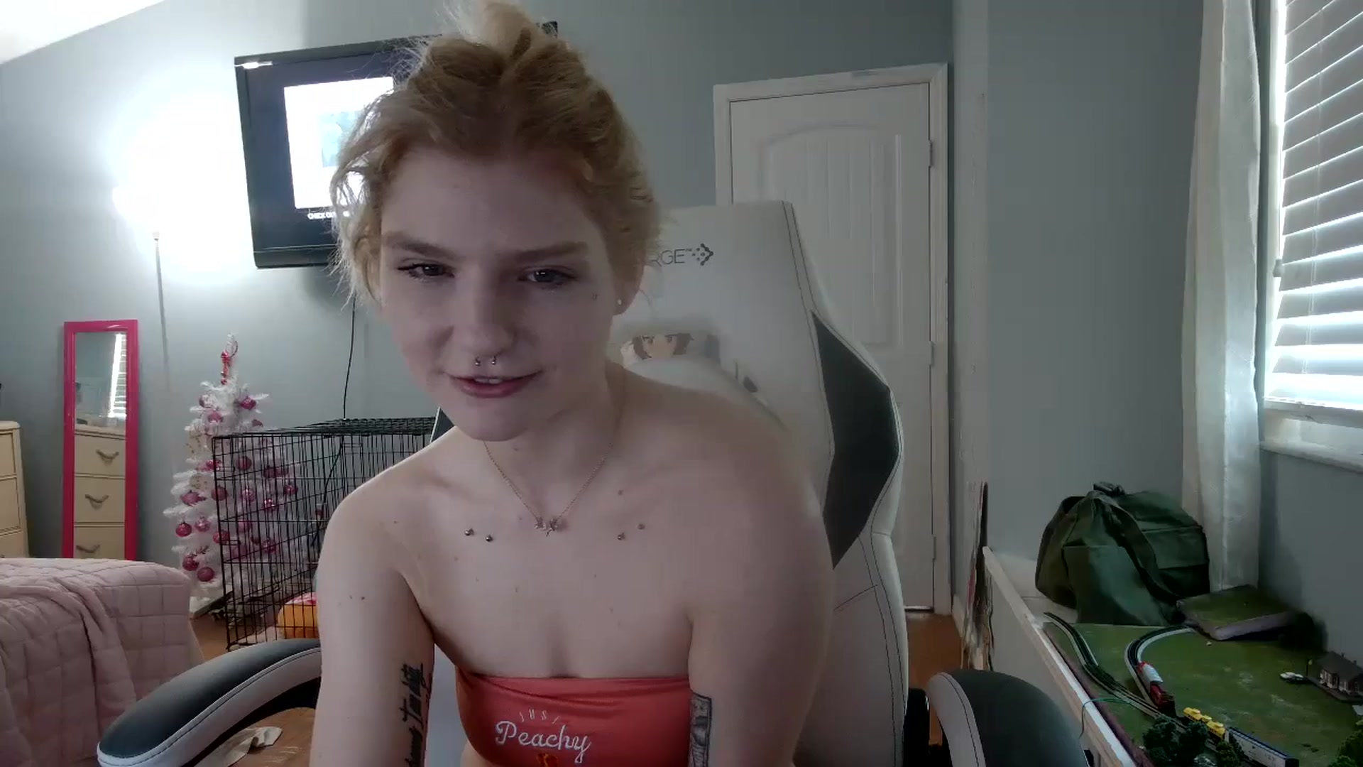 Gallery image thumbnail from DuckChan0's myfreecams stream on, 12/18/2024, 16:17 image 4 of 20