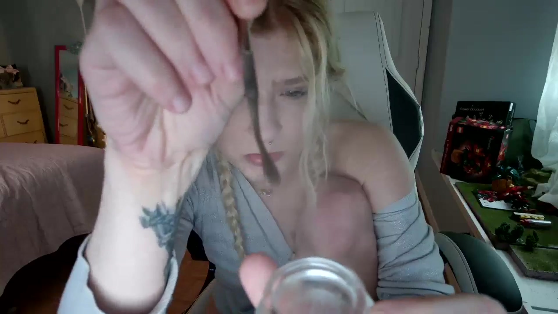 Gallery image thumbnail from DuckChan0's myfreecams stream on, 12/21/2024, 17:53 image 18 of 20