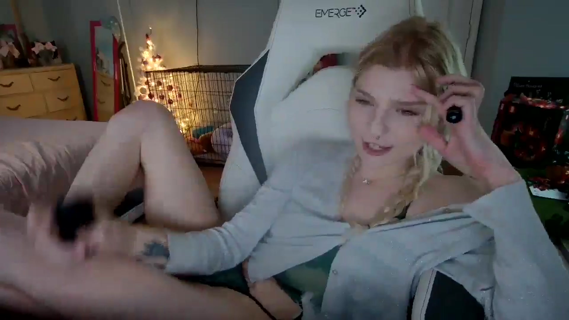 Gallery image thumbnail from DuckChan0's myfreecams stream on, 12/21/2024, 17:53 image 9 of 20