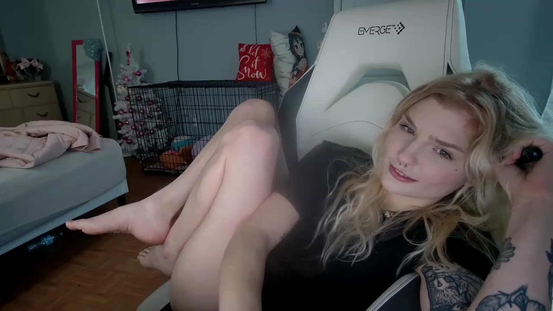 Gallery image thumbnail from DuckChan0's myfreecams stream on, 12/22/2024, 17:59 image 4 of 20