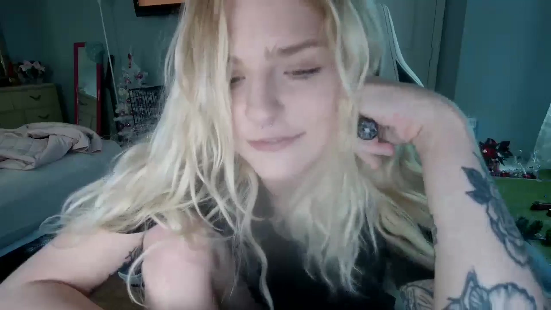 Gallery image thumbnail from DuckChan0's myfreecams stream on, 12/22/2024, 17:59 image 13 of 20