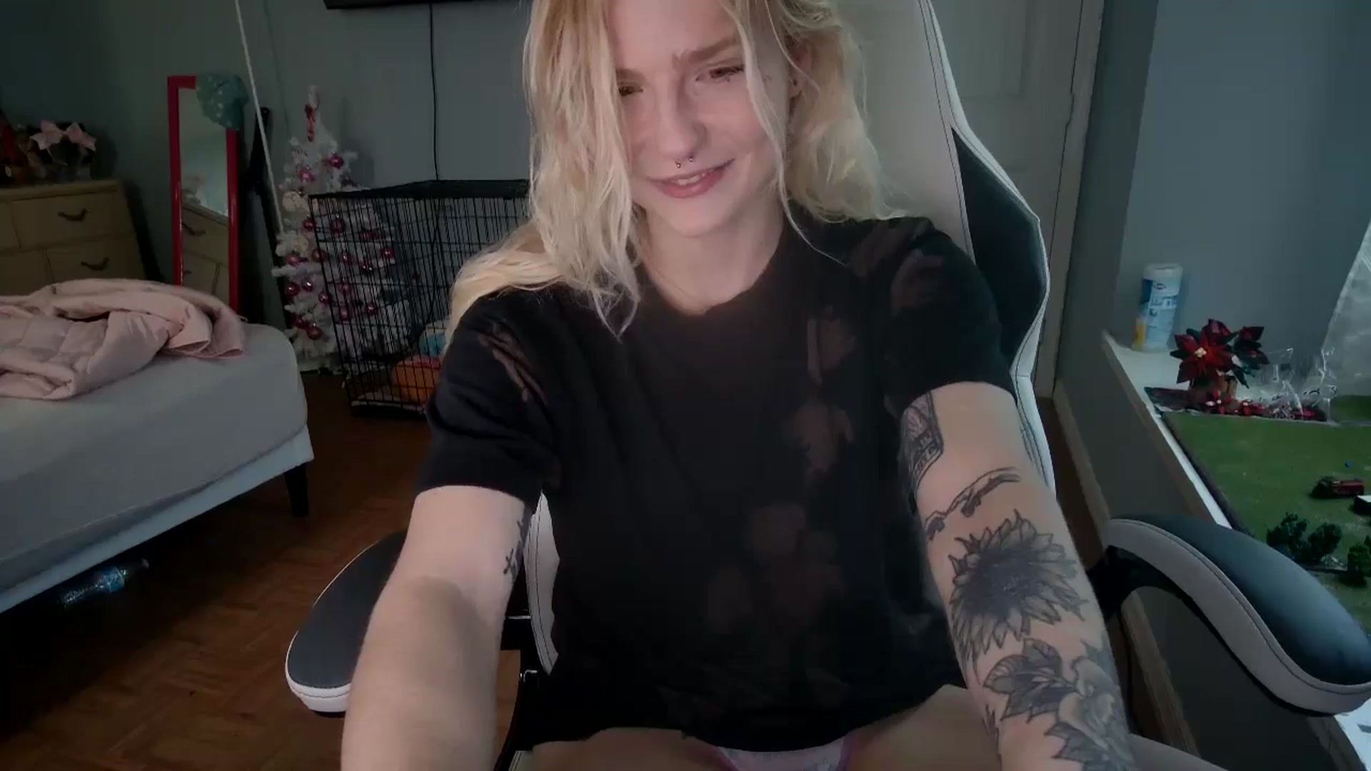 Gallery image thumbnail from DuckChan0's myfreecams stream on, 12/22/2024, 17:59 image 11 of 20