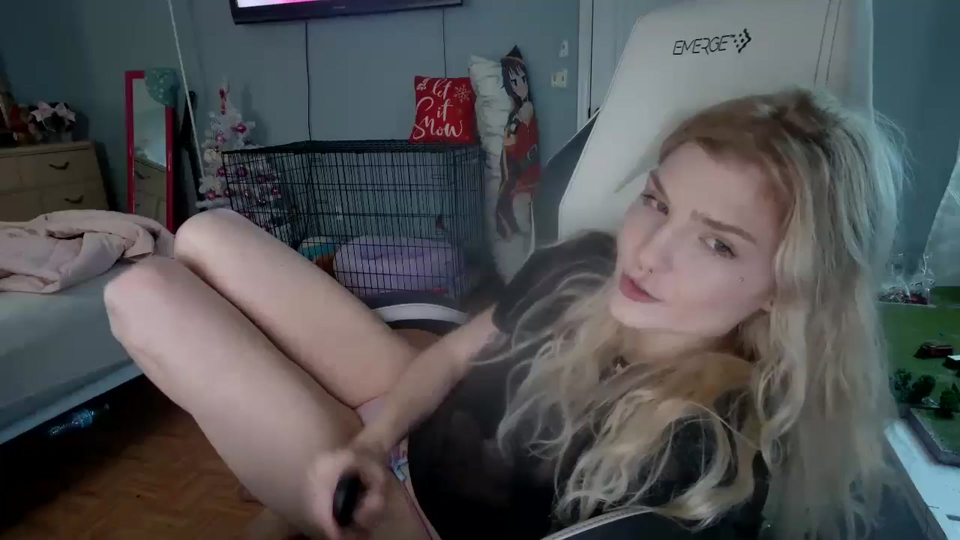 Gallery image thumbnail from DuckChan0's myfreecams stream on, 12/22/2024, 17:59 image 1 of 20