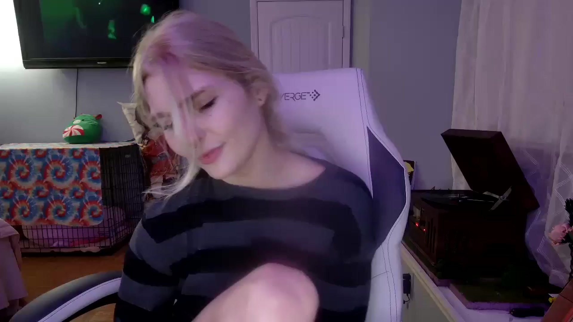 Gallery image thumbnail from DuckChan0's myfreecams stream on, 12/26/2024, 24:21 image 4 of 20